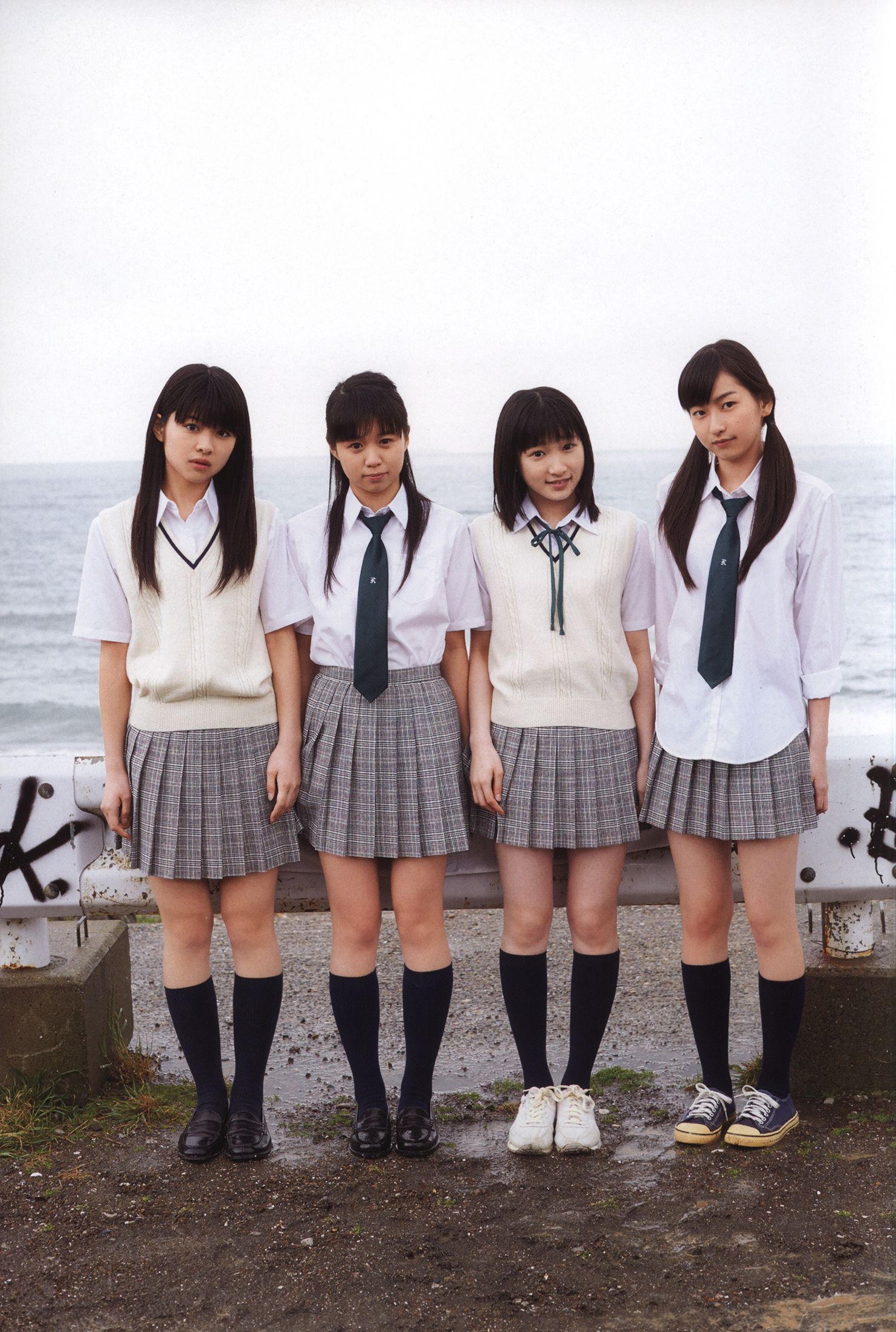 日本美少女组合Juice=Juice《OFFICIAL PHOTO BOOK》 第13张图
