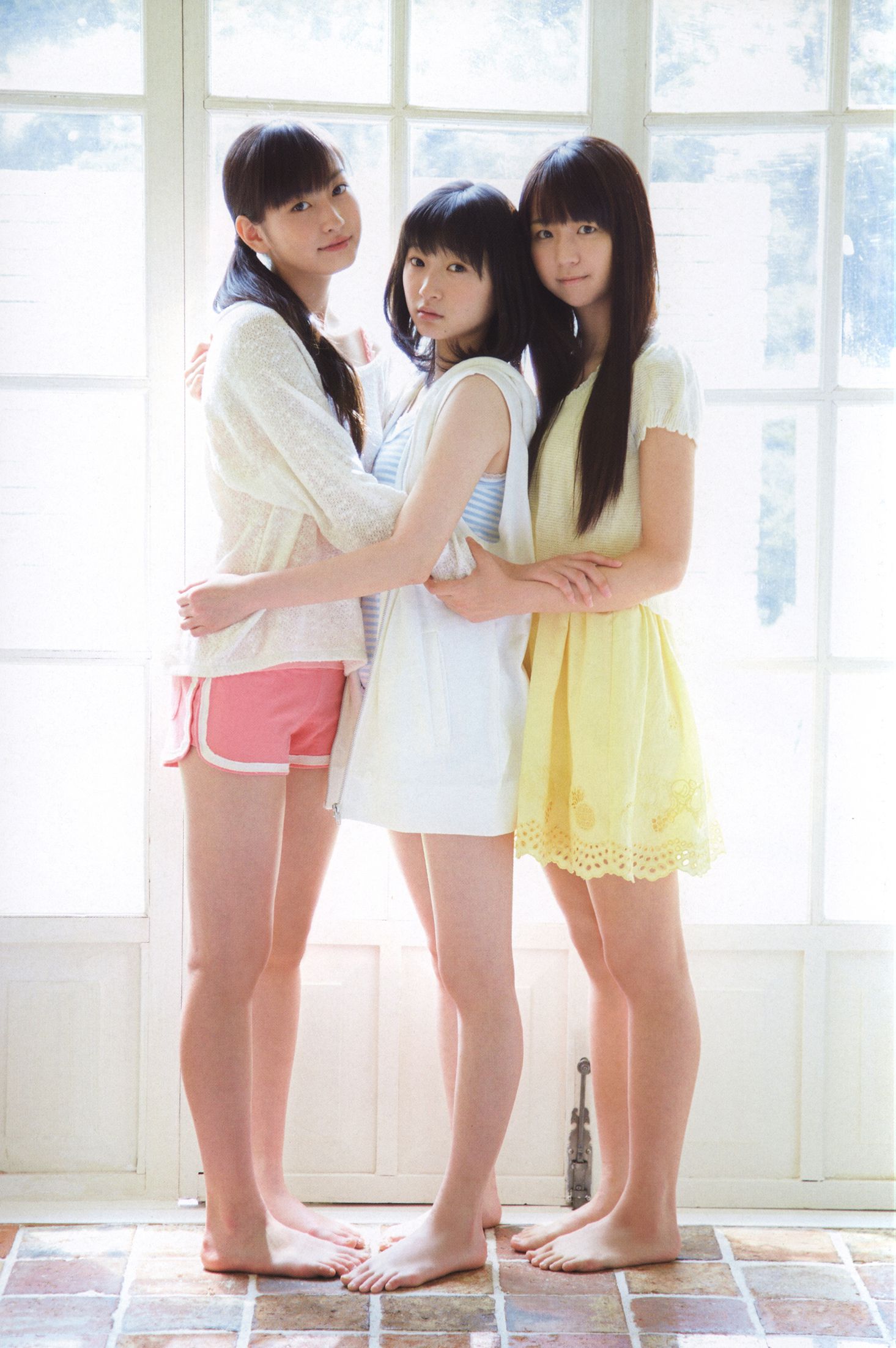 日本美少女组合Juice=Juice《OFFICIAL PHOTO BOOK》 第19张图