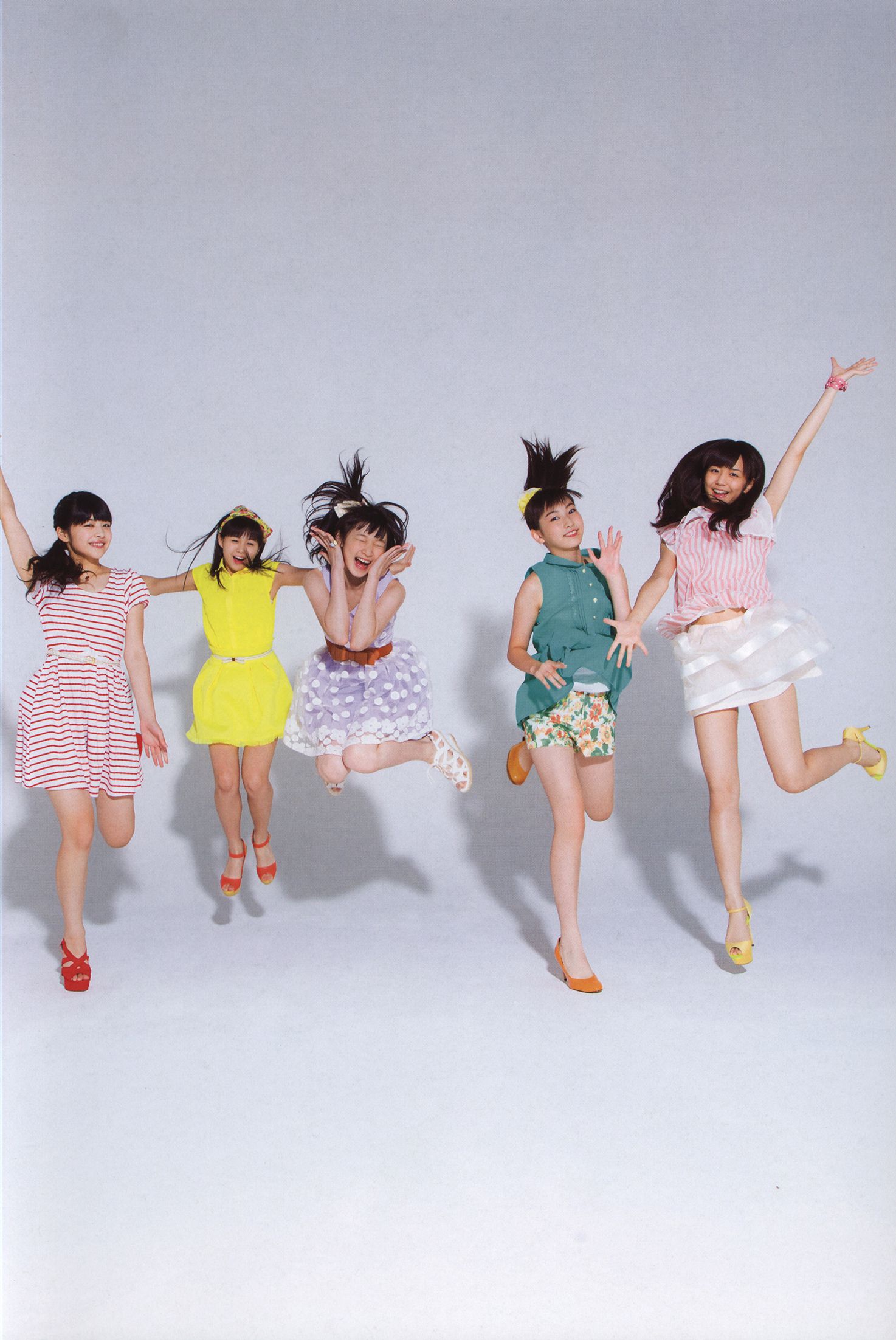 日本美少女组合Juice=Juice《OFFICIAL PHOTO BOOK》 第37张图