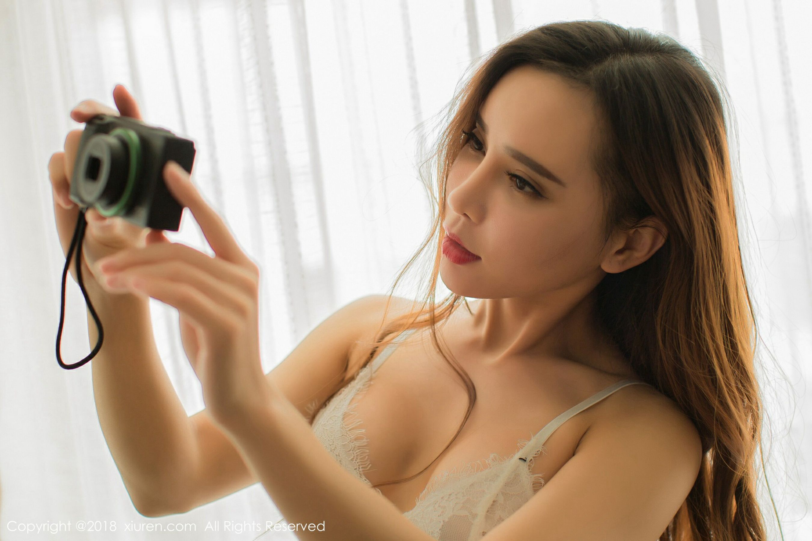 艾小青《皮鞭SM制服》 [秀人XIUREN] No.1047 第4张图