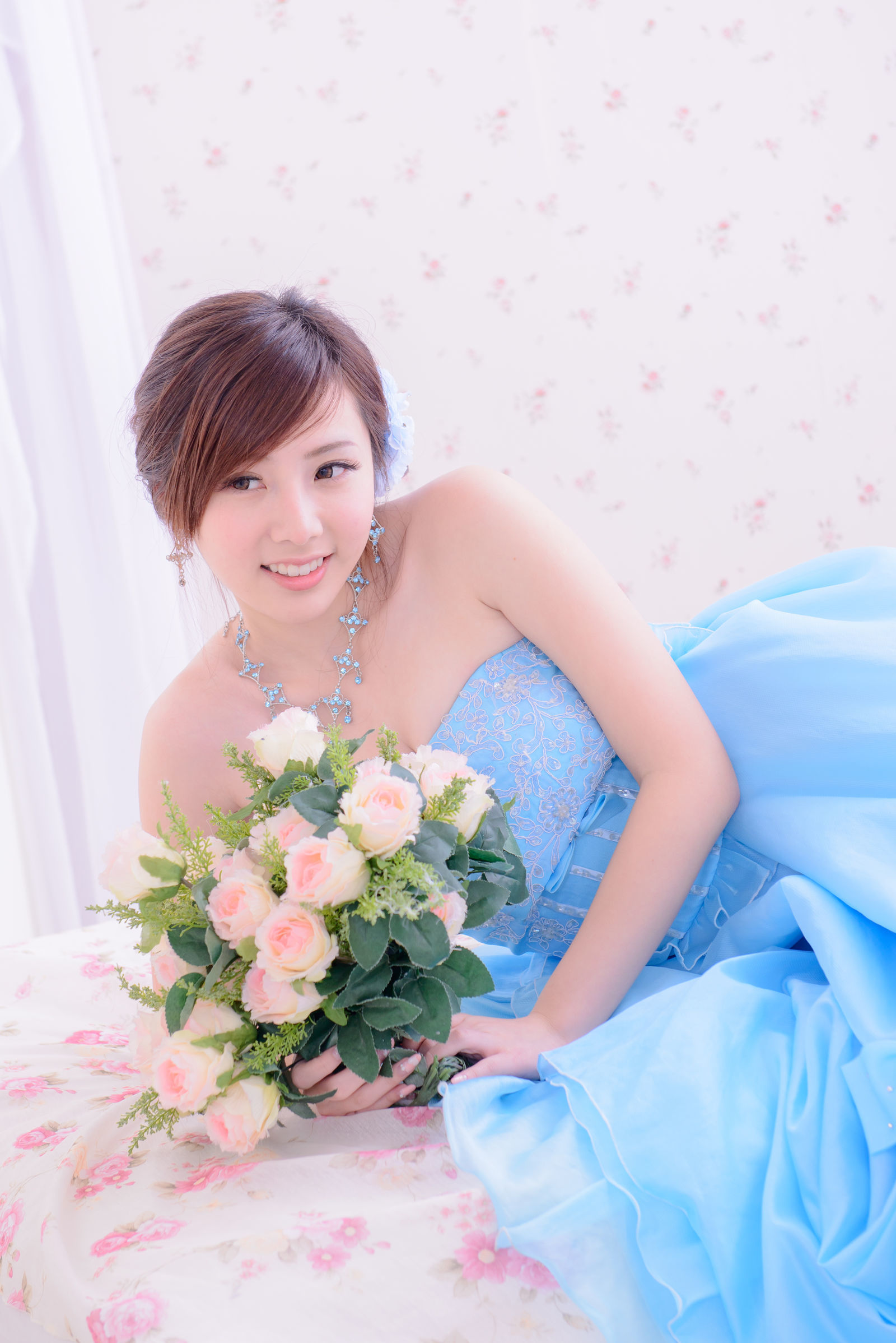[台湾美女] 陈思颖 蓝白婚纱影集 第1张图