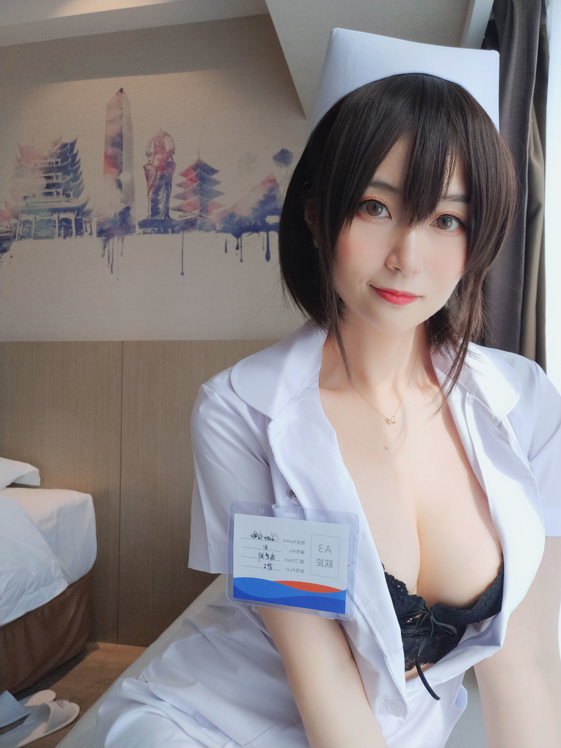 [萝莉COS] 白银 - 短发小护士 第32张图