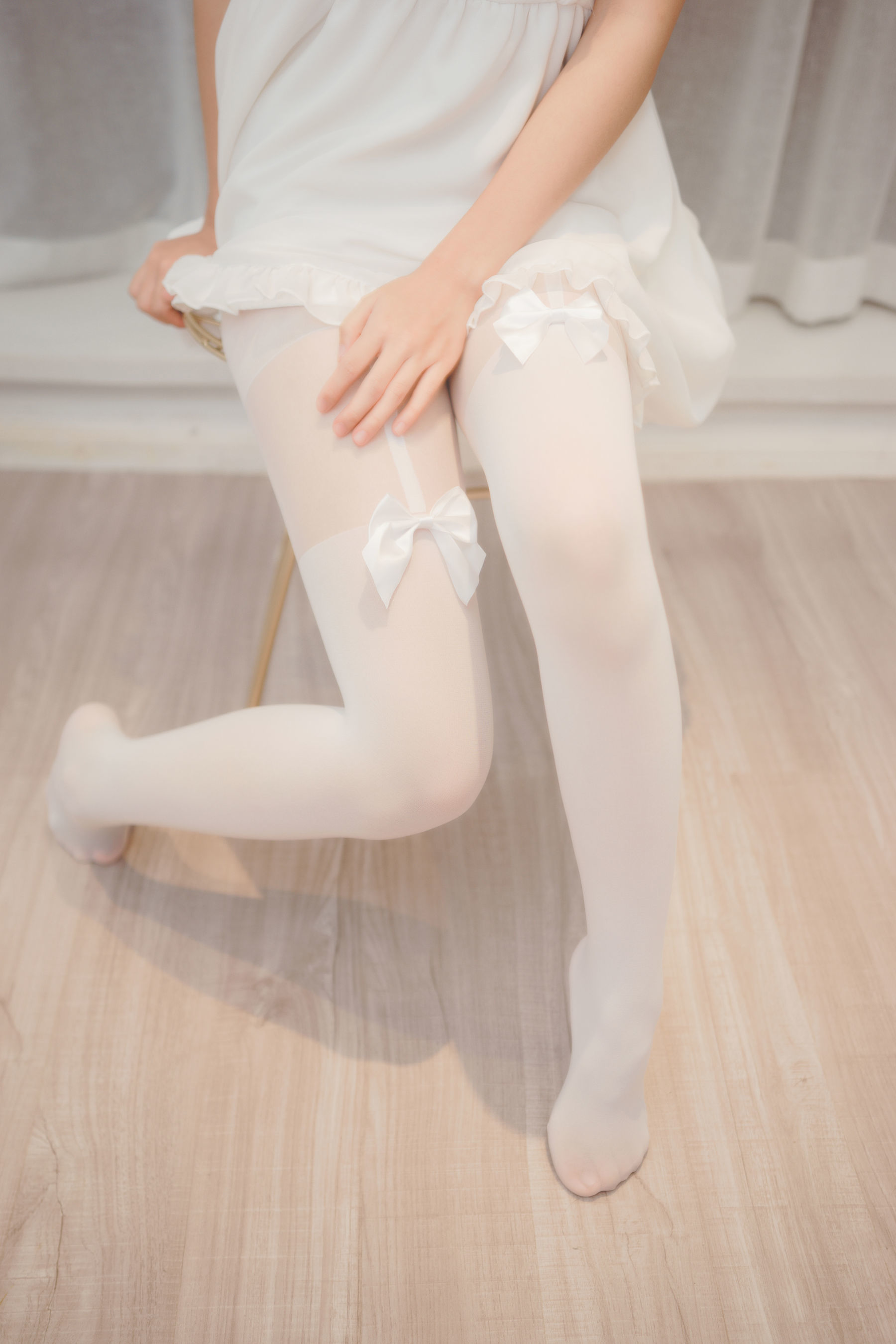 [萝莉COS] 面饼仙儿 - 白色空间 第2张图