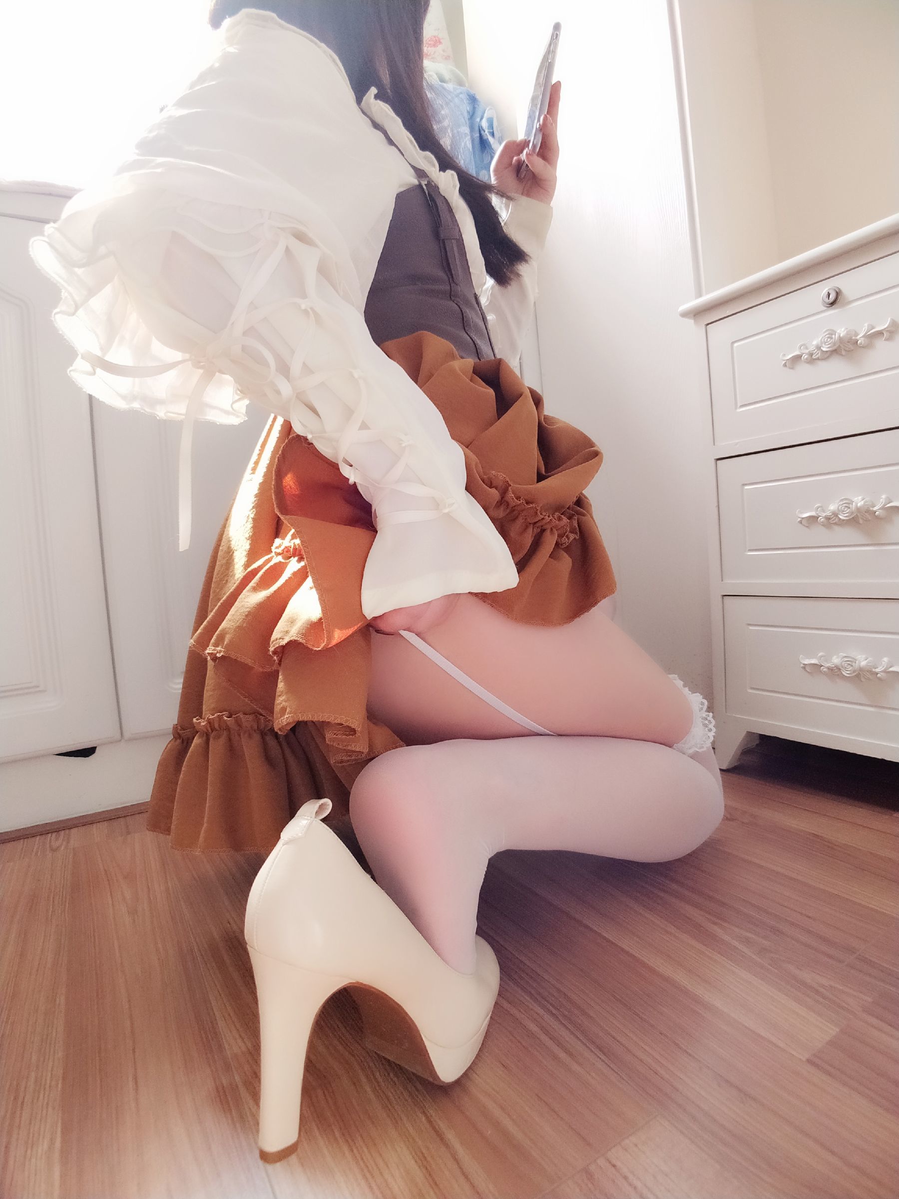 [COS福利] 二次元美女古川kagura - 蕾丝长筒吊带丝袜 第10张图