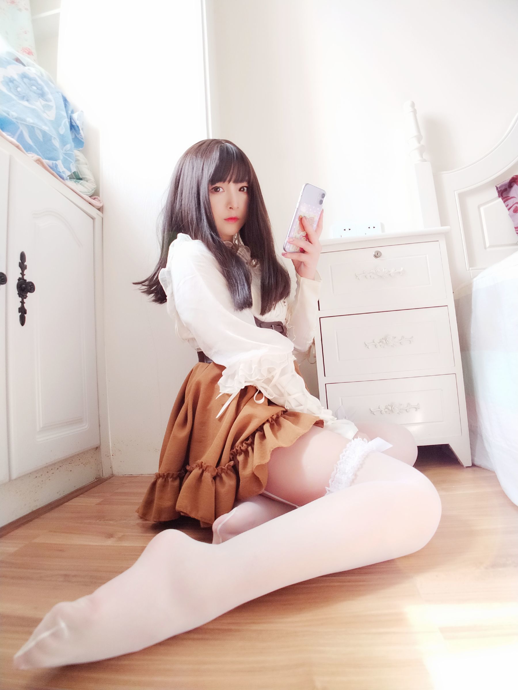 [COS福利] 二次元美女古川kagura - 蕾丝长筒吊带丝袜 第22张图