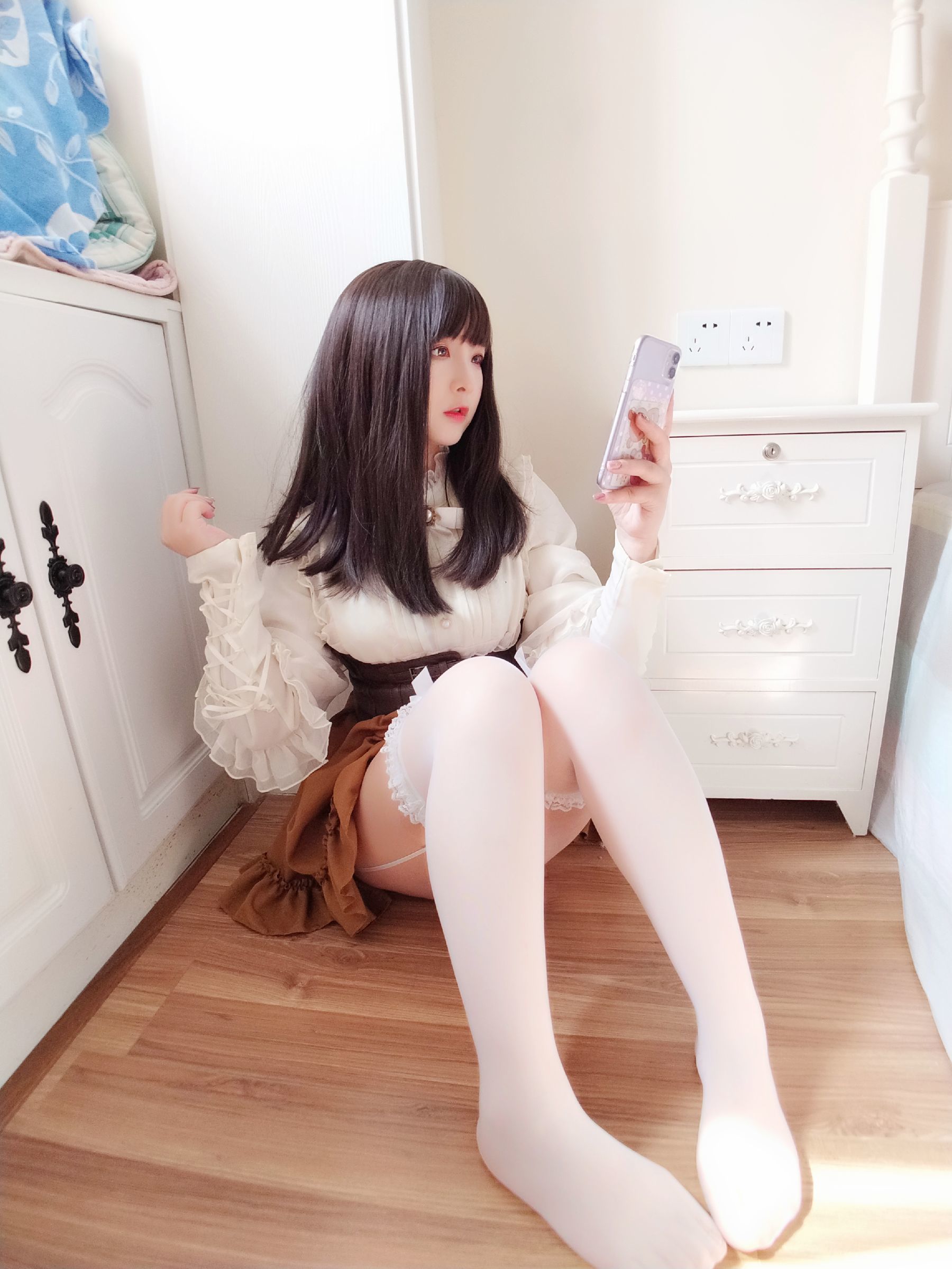 [COS福利] 二次元美女古川kagura - 蕾丝长筒吊带丝袜 第35张图