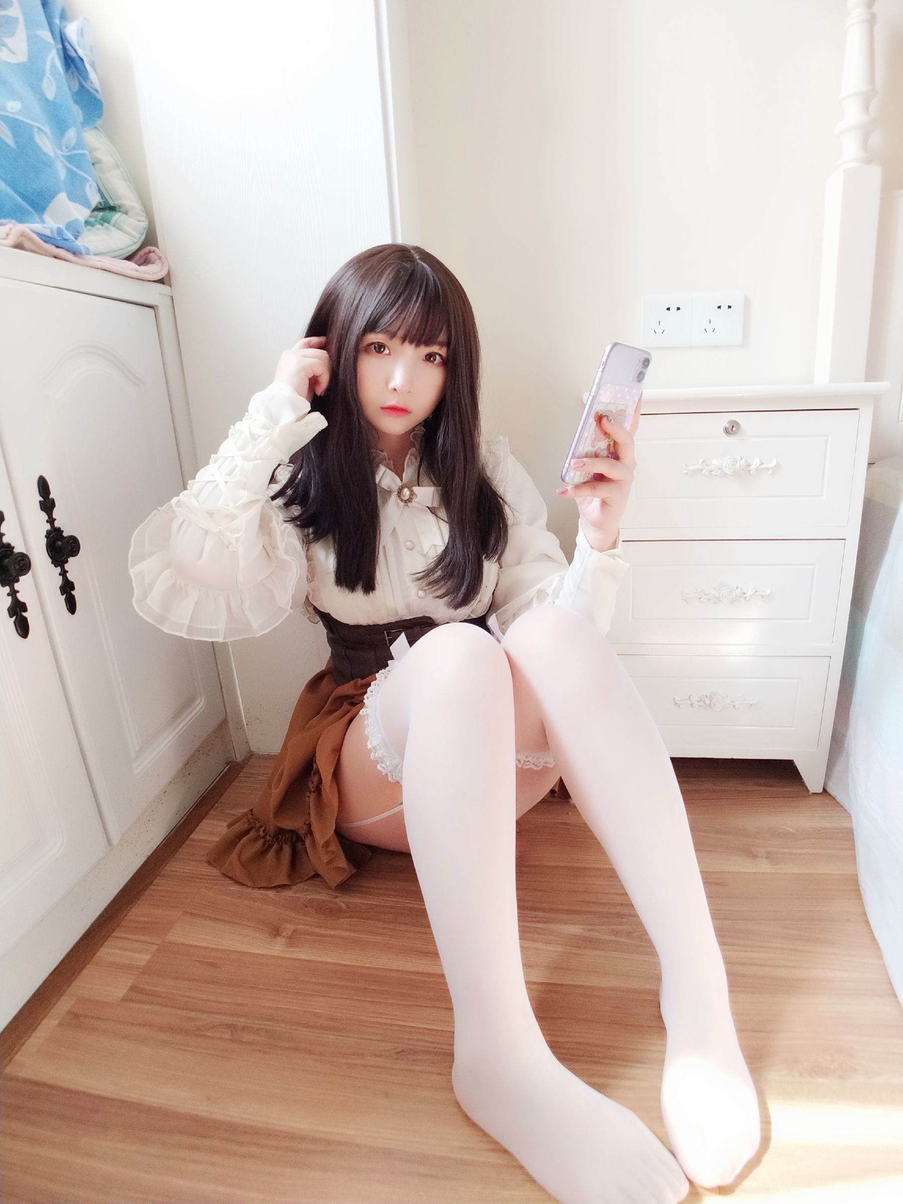 [COS福利] 二次元美女古川kagura - 蕾丝长筒吊带丝袜 第36张图
