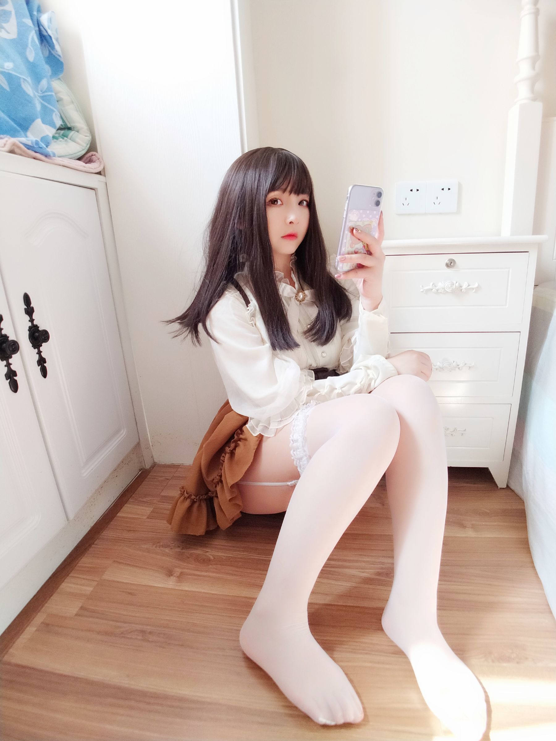 [COS福利] 二次元美女古川kagura - 蕾丝长筒吊带丝袜 第37张图
