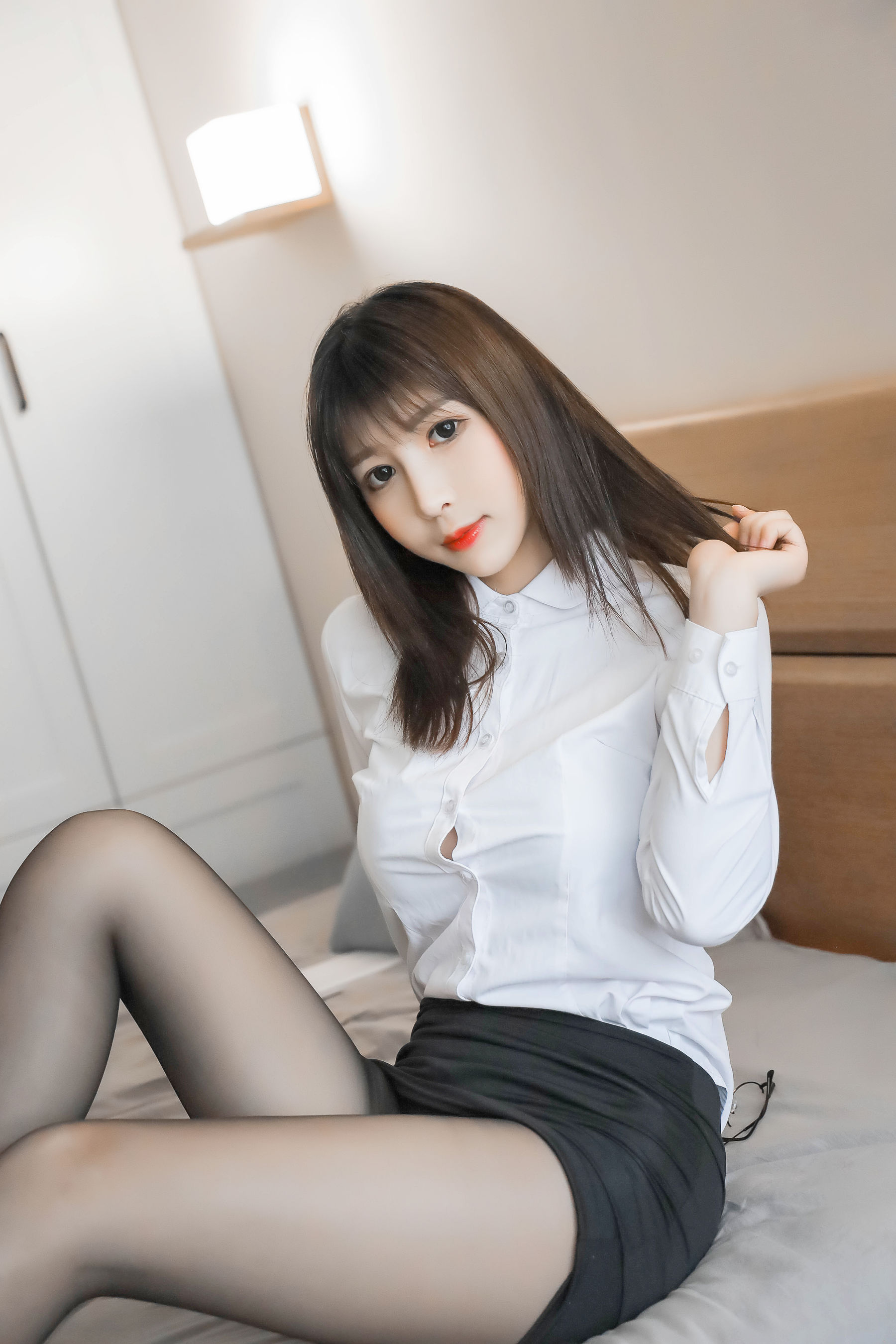 [COS福利] 斗鱼主播w黑米粥w - 制服OL 第6张图