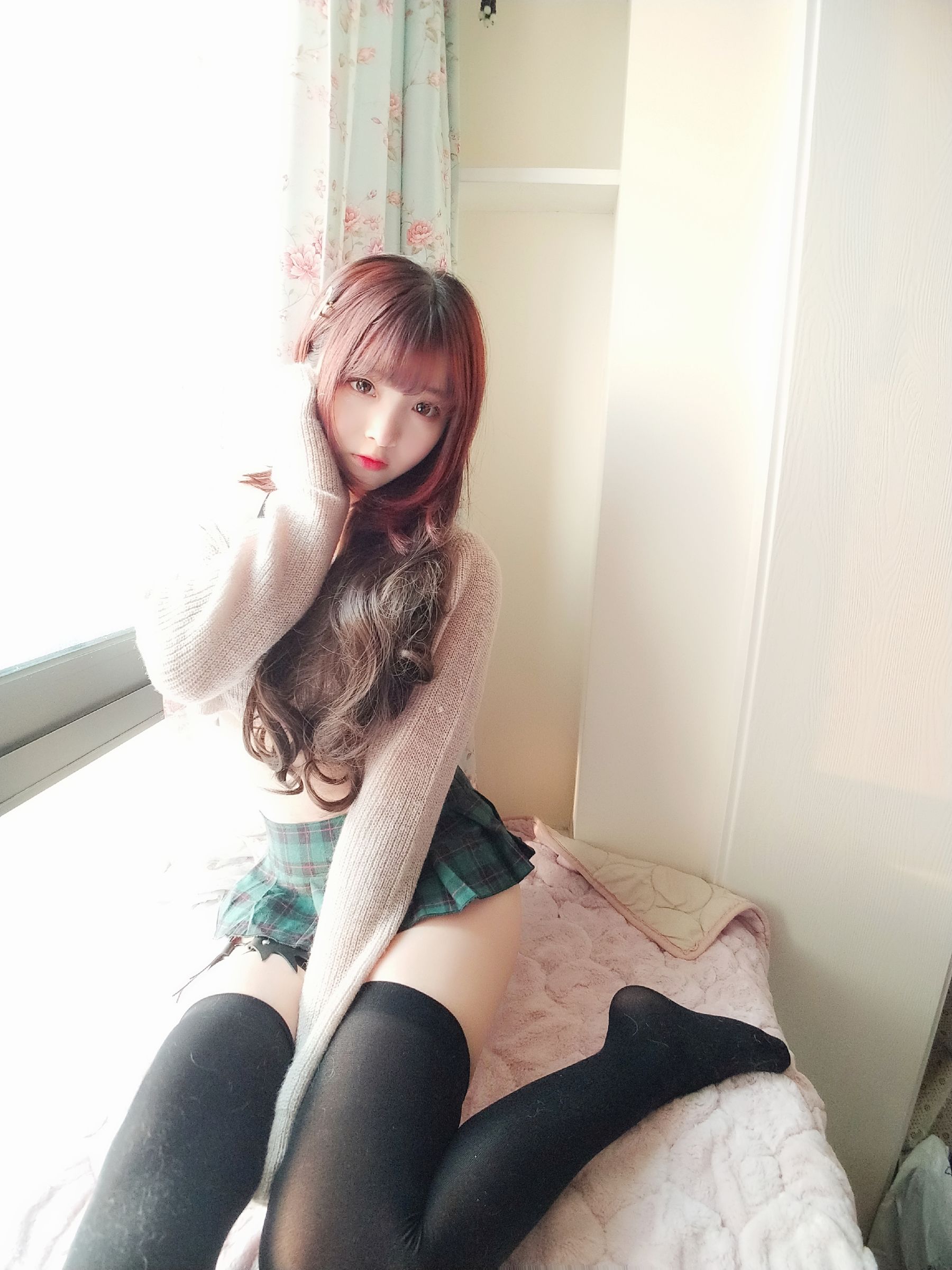 [Cosplay写真] 二次元美女古川kagura - 性感毛衣 第4张图