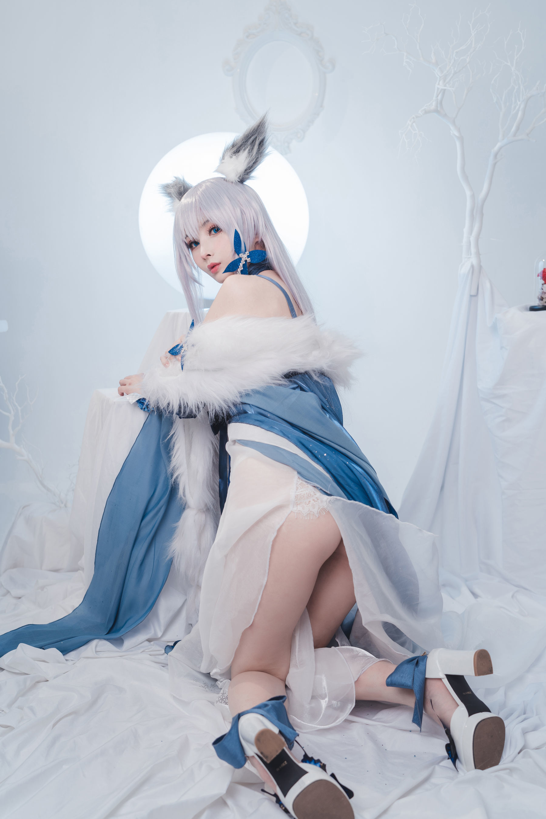 [网红COSER] COS福利rioko凉凉子 - 信浓礼服 第1张图