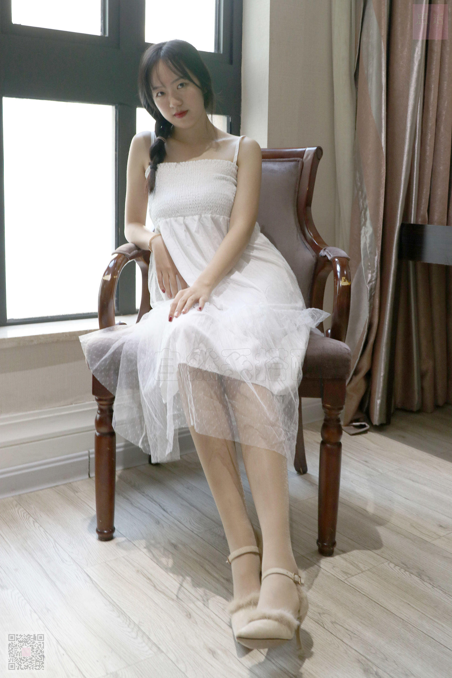 [思话SiHua] SH033 子琦 麻花辫女孩的白我连衣裙 第1张图