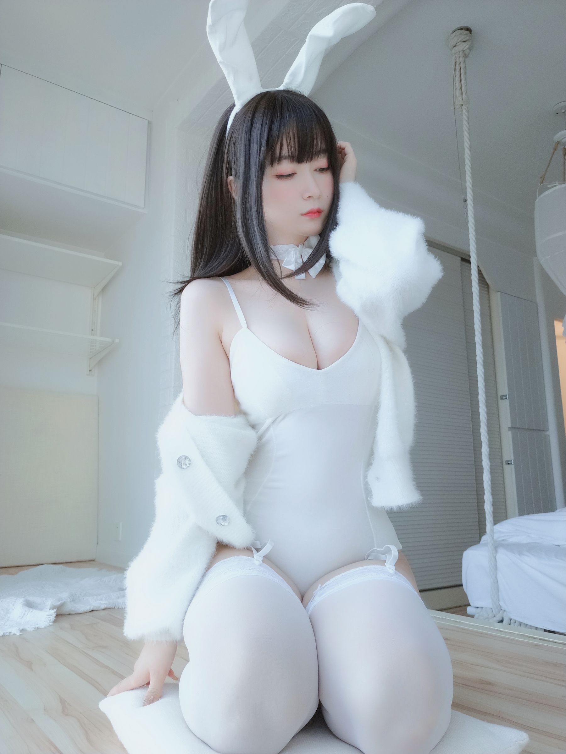 [COS福利] Coser小姐姐白银 - 白丝兔子 第12张图