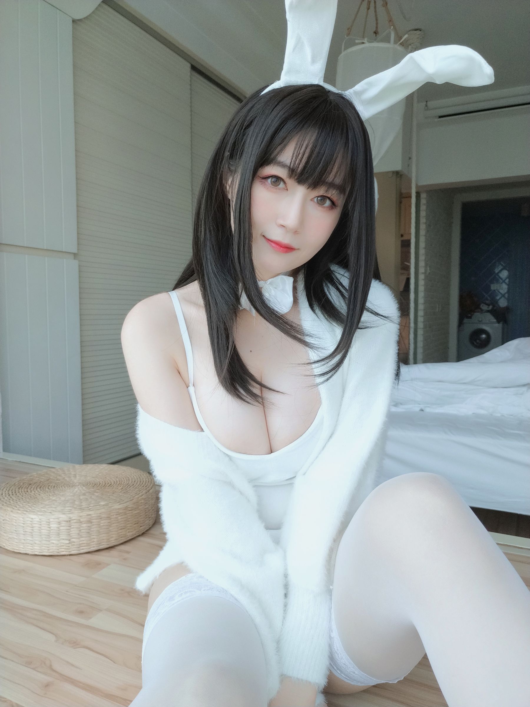 [COS福利] Coser小姐姐白银 - 白丝兔子 第36张图