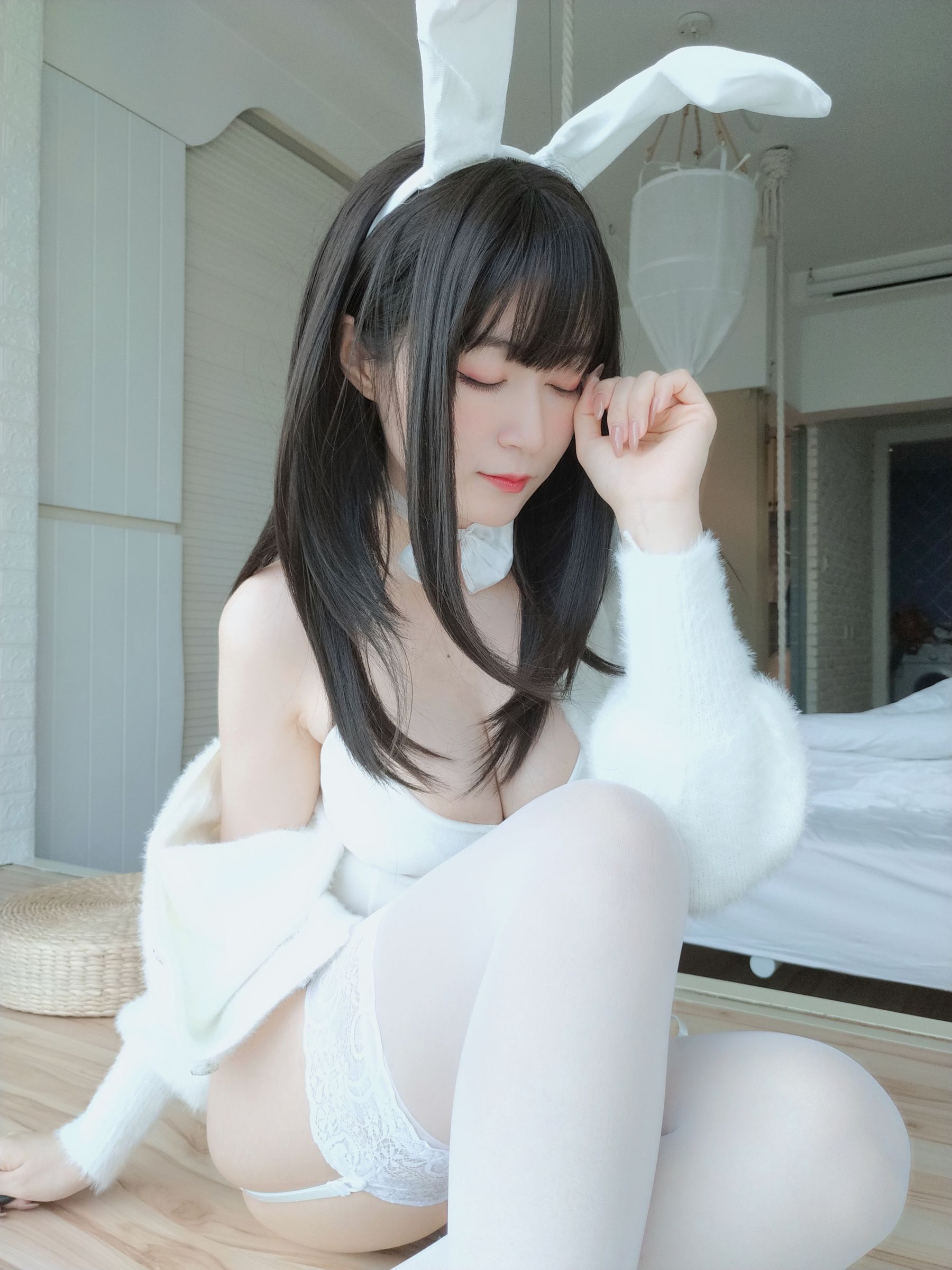 [COS福利] Coser小姐姐白银 - 白丝兔子 第40张图