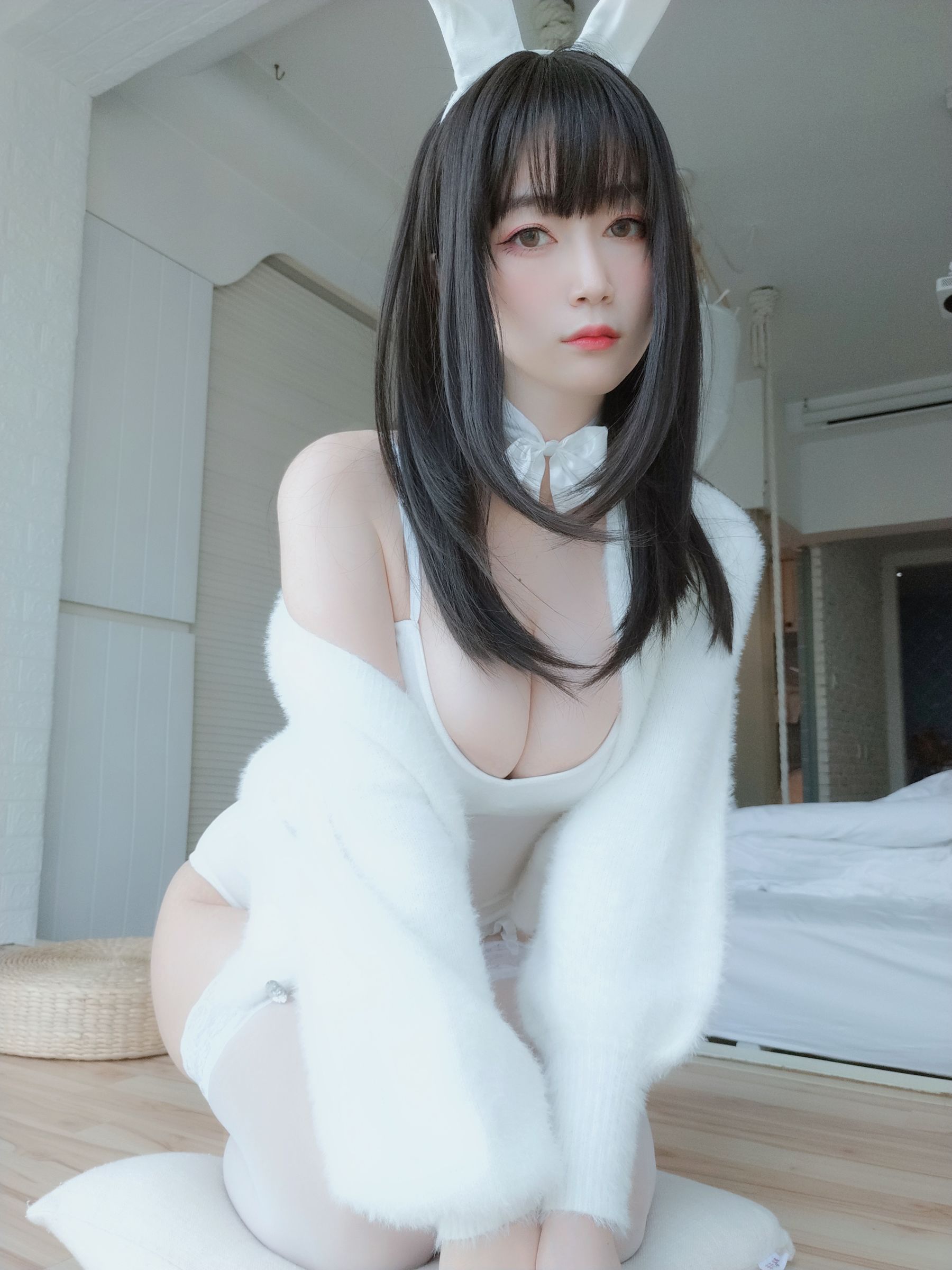 [COS福利] Coser小姐姐白银 - 白丝兔子 第42张图