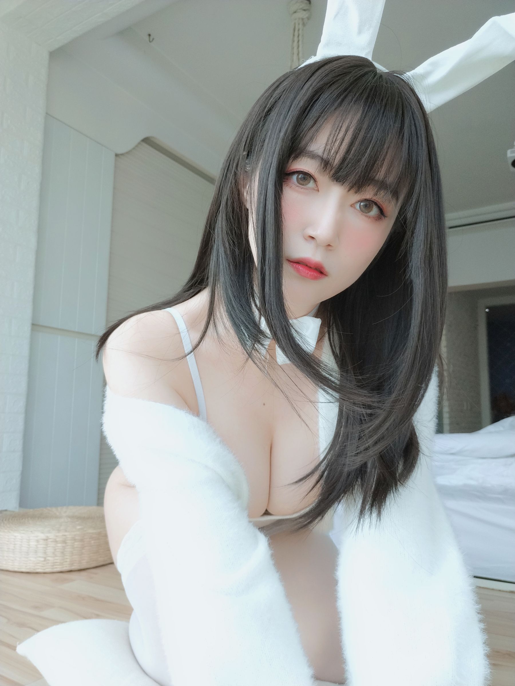 [COS福利] Coser小姐姐白银 - 白丝兔子 第43张图