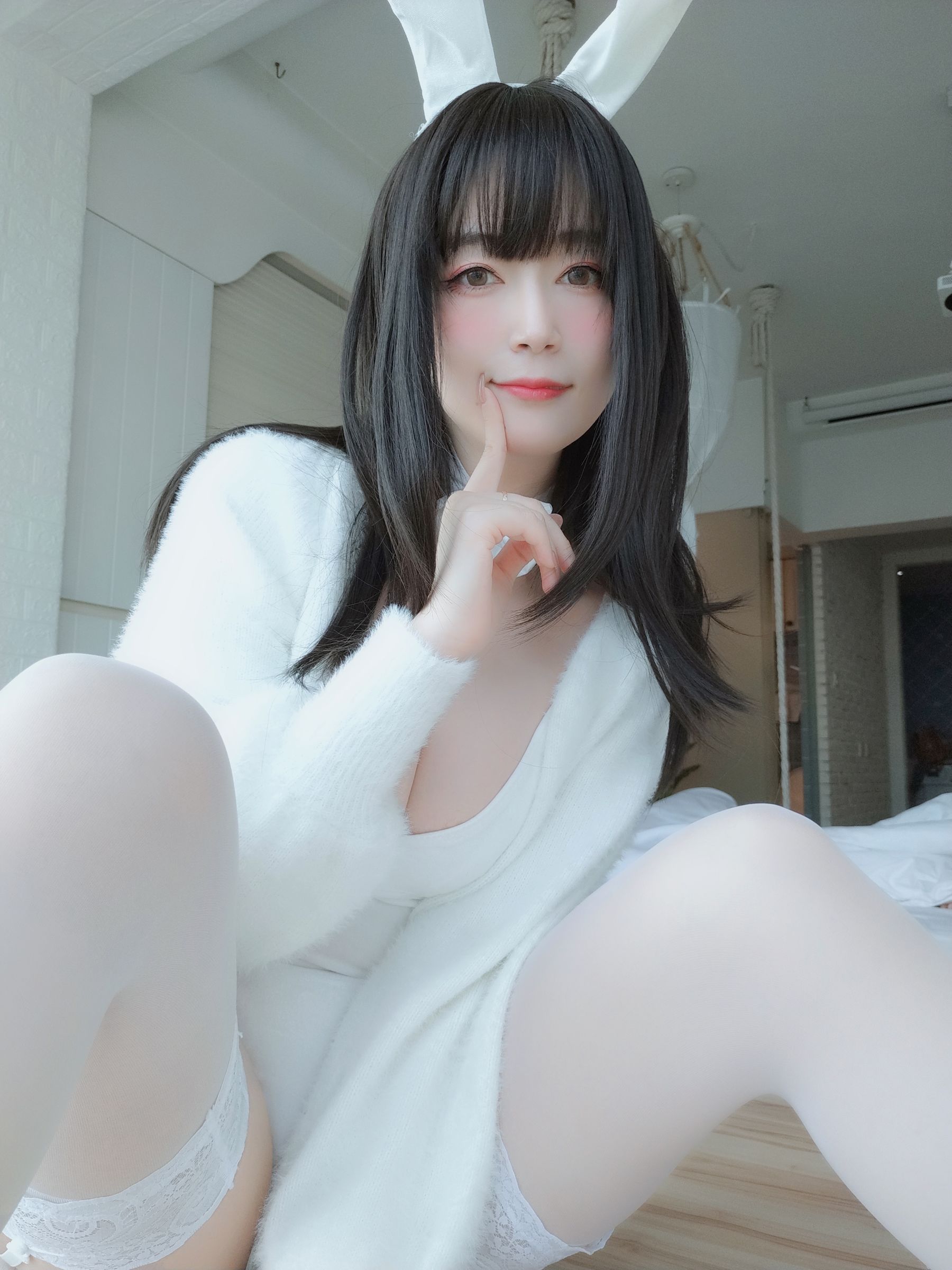 [COS福利] Coser小姐姐白银 - 白丝兔子 第47张图