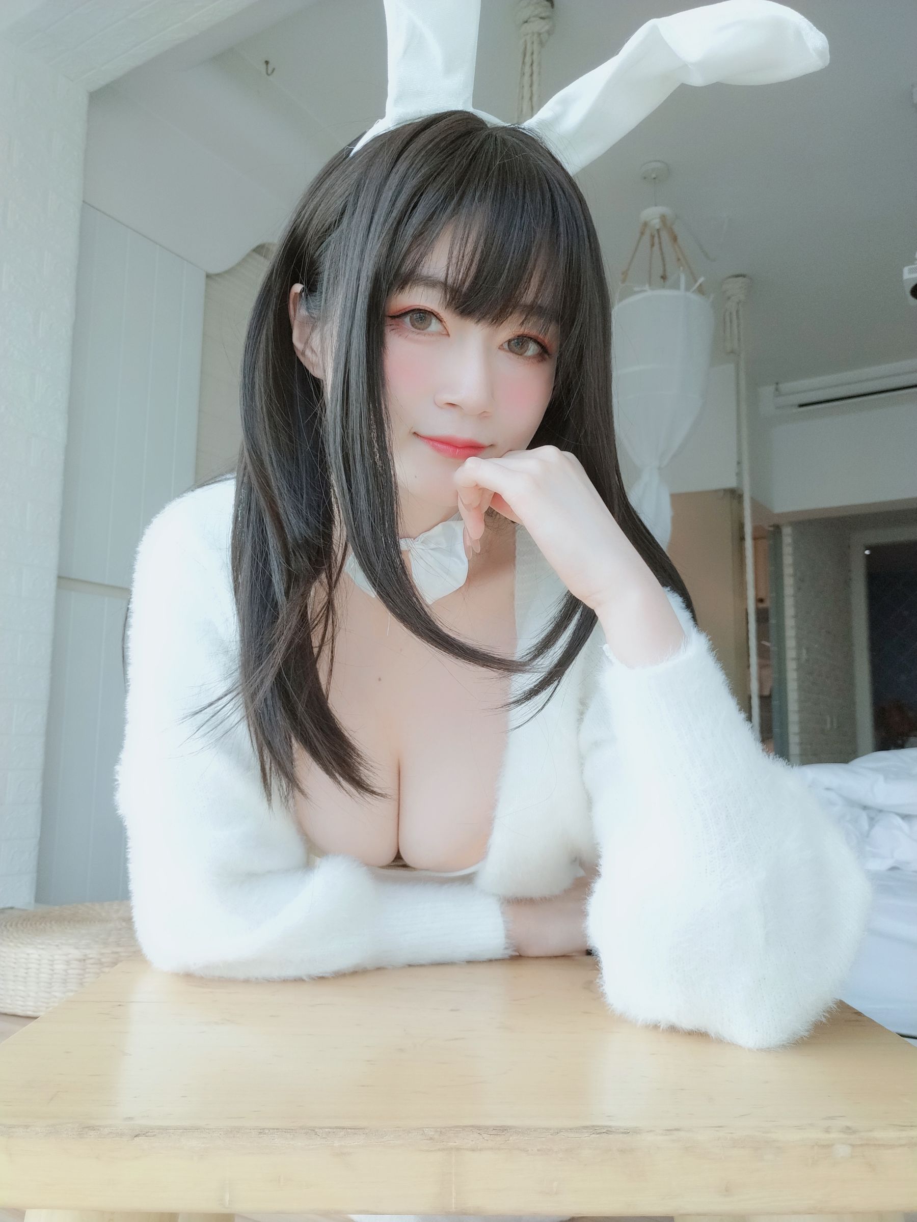 [COS福利] Coser小姐姐白银 - 白丝兔子 第53张图