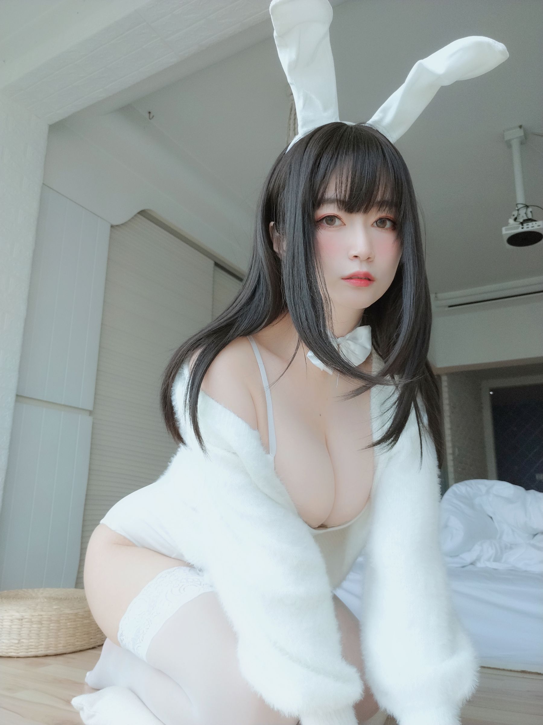 [COS福利] Coser小姐姐白银 - 白丝兔子 第55张图