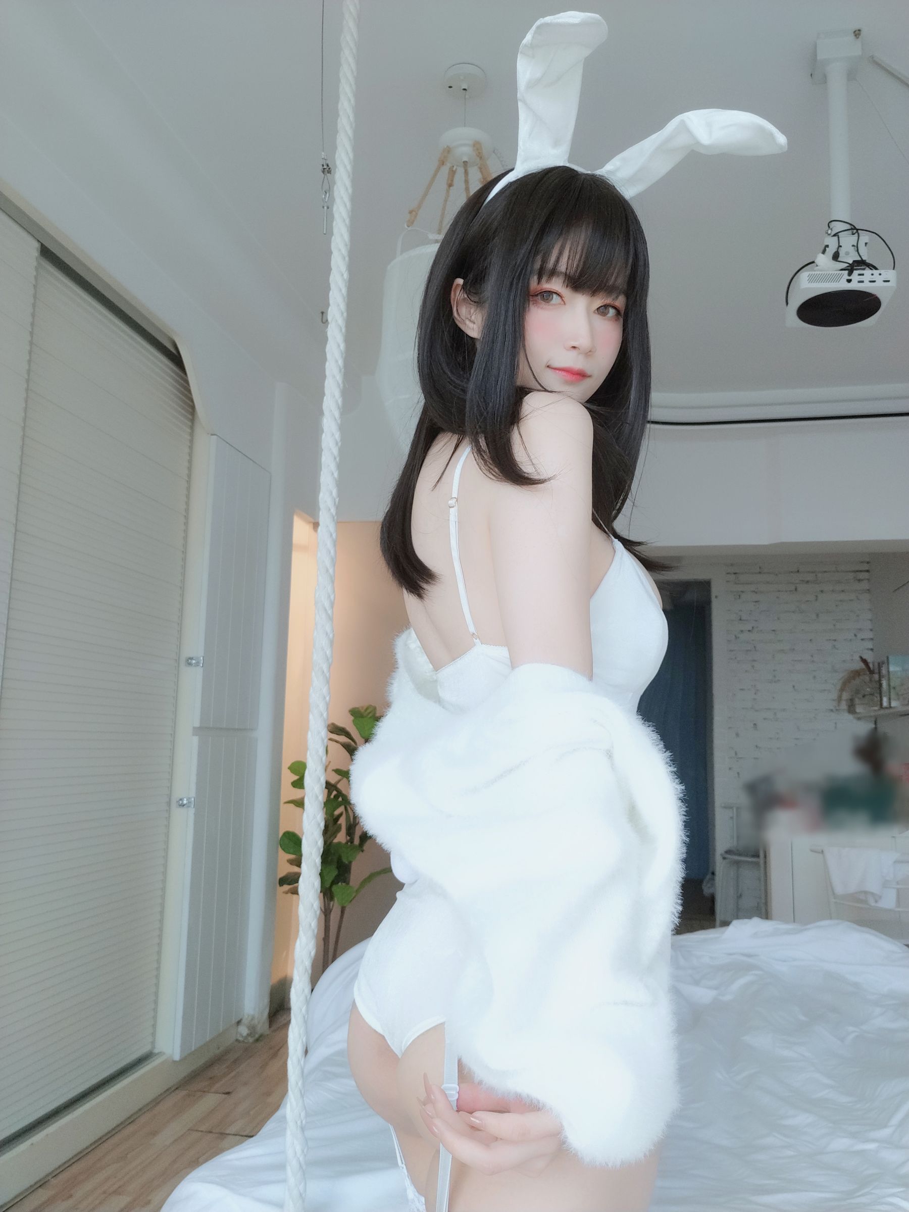 [COS福利] Coser小姐姐白银 - 白丝兔子 第67张图