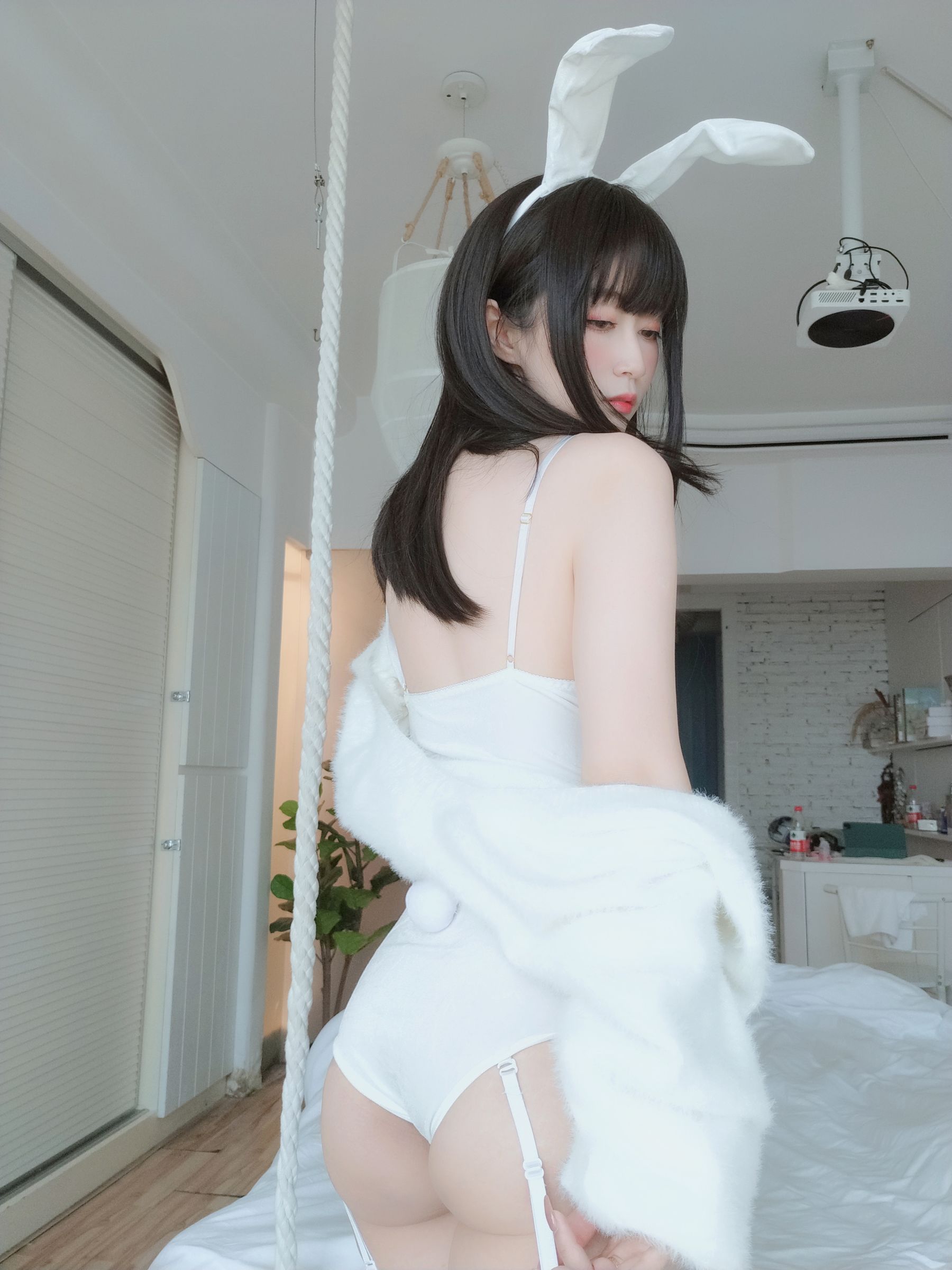 [COS福利] Coser小姐姐白银 - 白丝兔子 第68张图