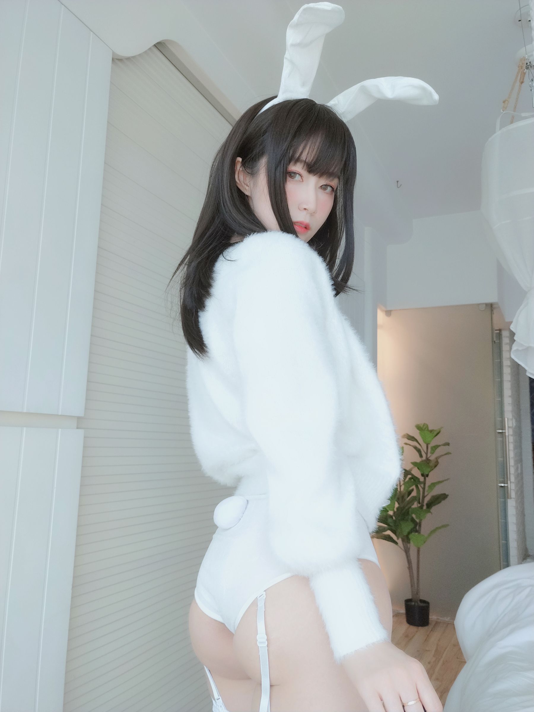 [COS福利] Coser小姐姐白银 - 白丝兔子 第70张图