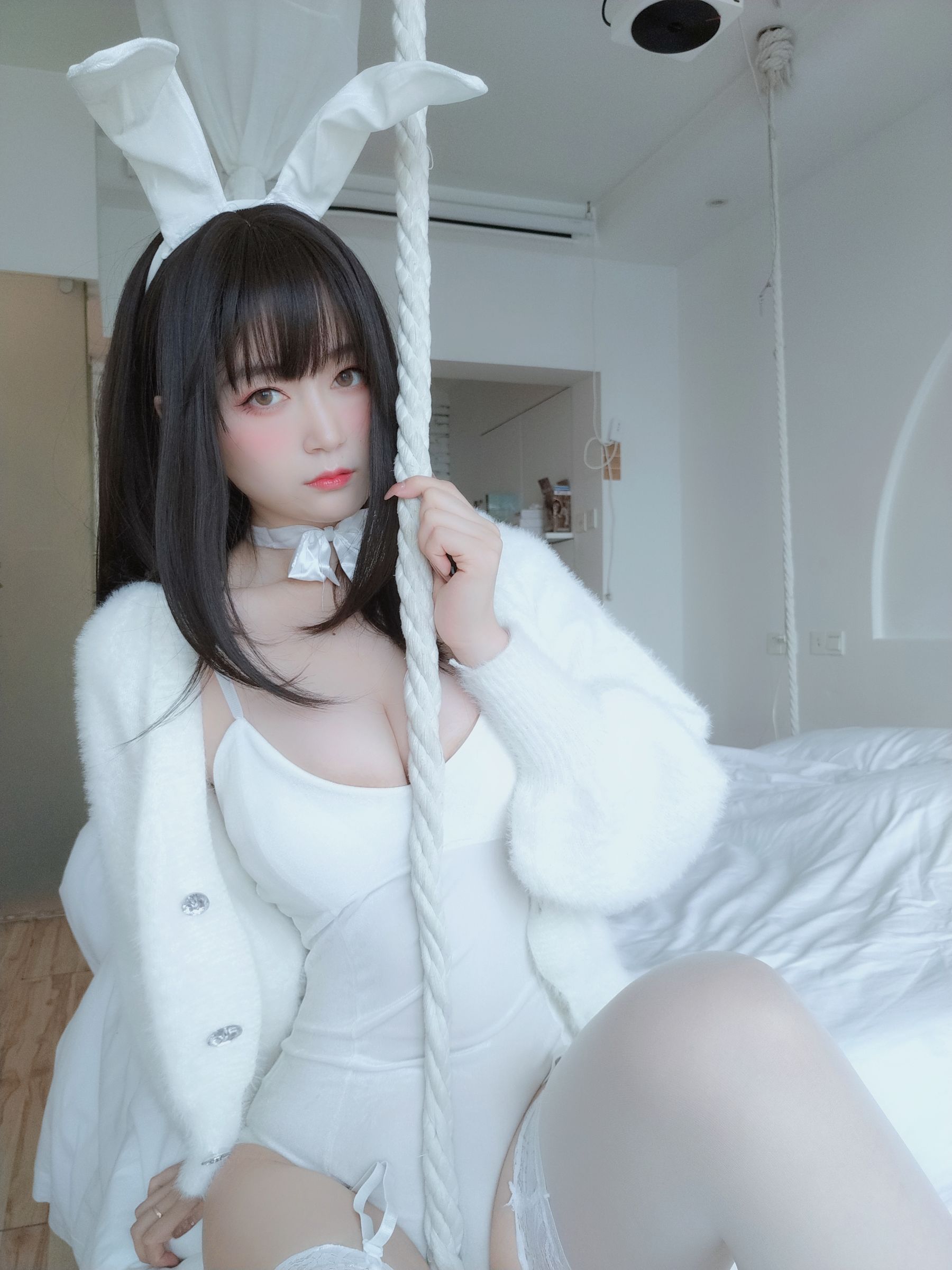 [COS福利] Coser小姐姐白银 - 白丝兔子 第72张图