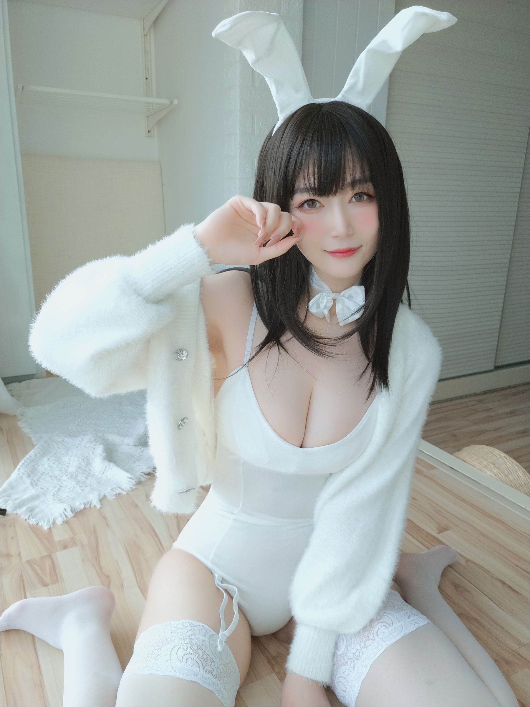 [COS福利] Coser小姐姐白银 - 白丝兔子 第75张图