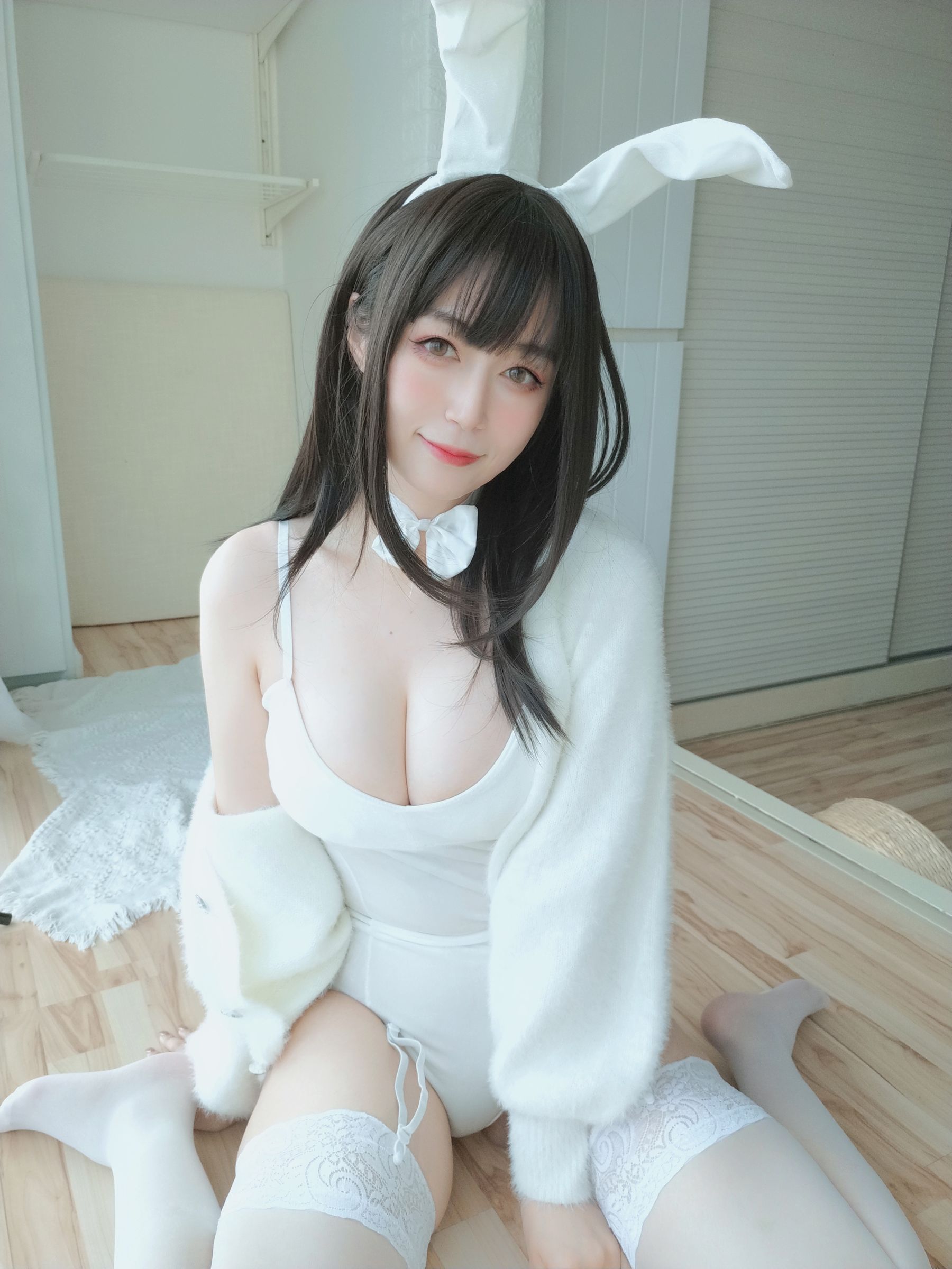 [COS福利] Coser小姐姐白银 - 白丝兔子 第76张图