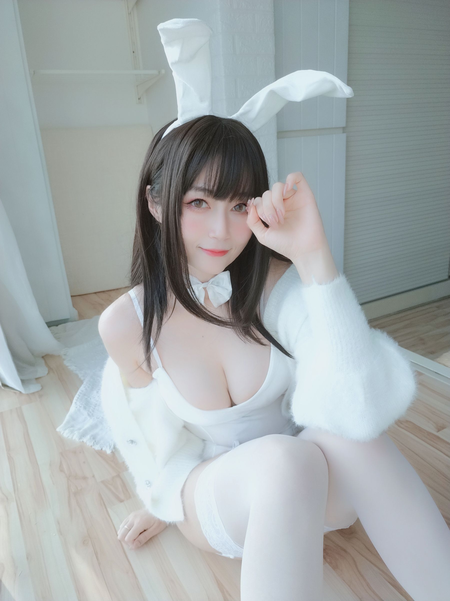 [COS福利] Coser小姐姐白银 - 白丝兔子 第81张图