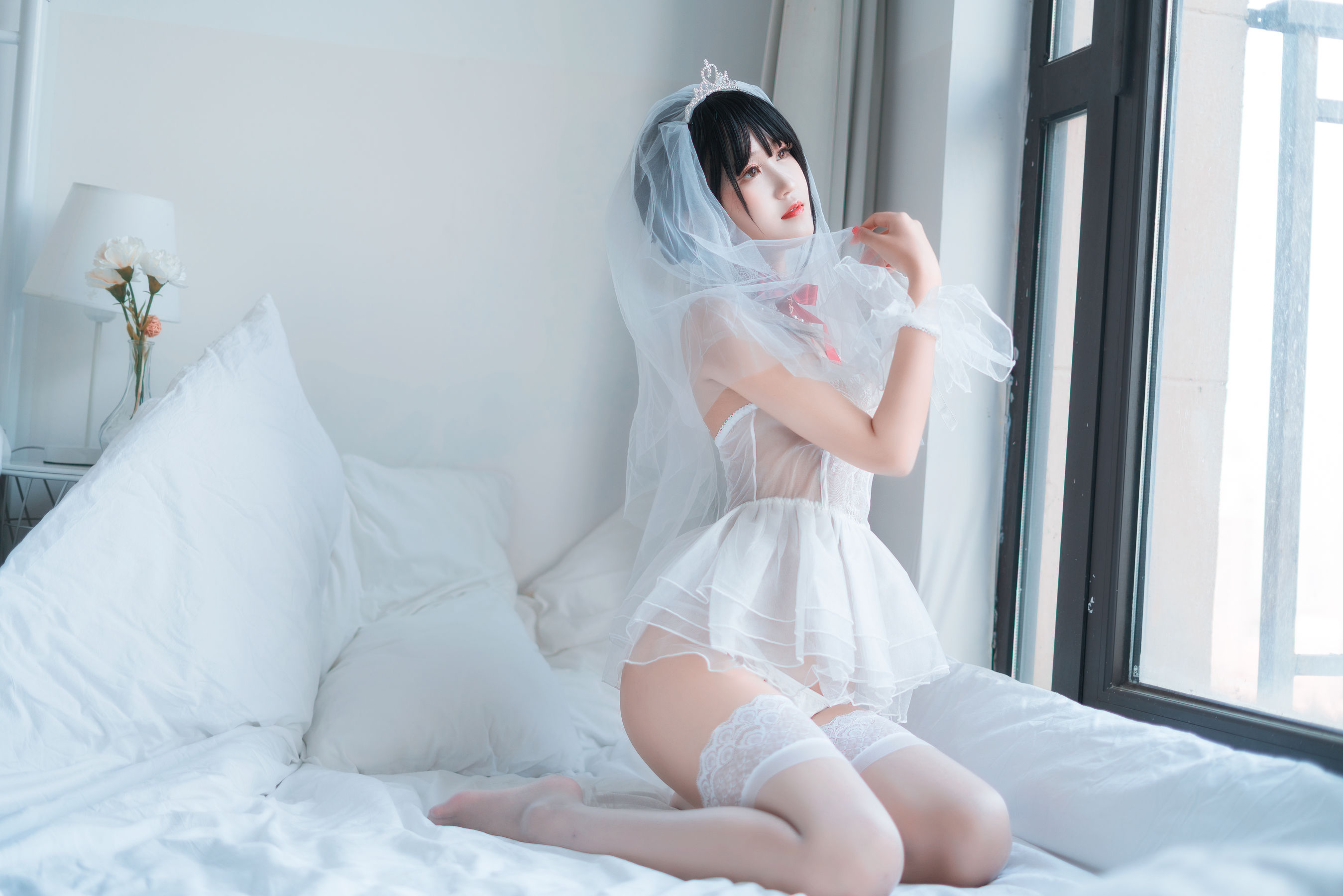 [COS福利] 微博妹子三度_69 - 婚纱孔雀翎 第11张图