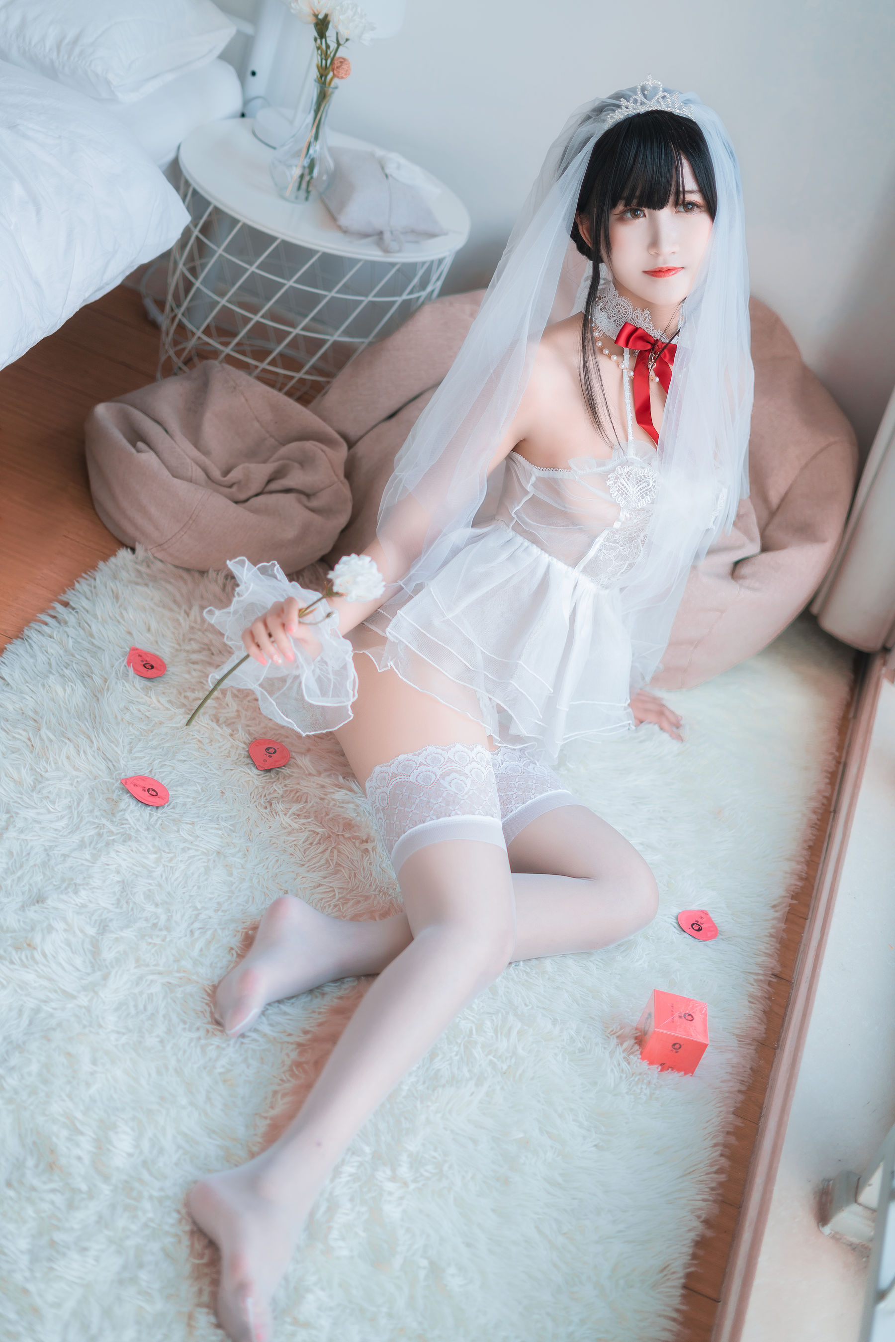 [COS福利] 微博妹子三度_69 - 婚纱孔雀翎 第2张图