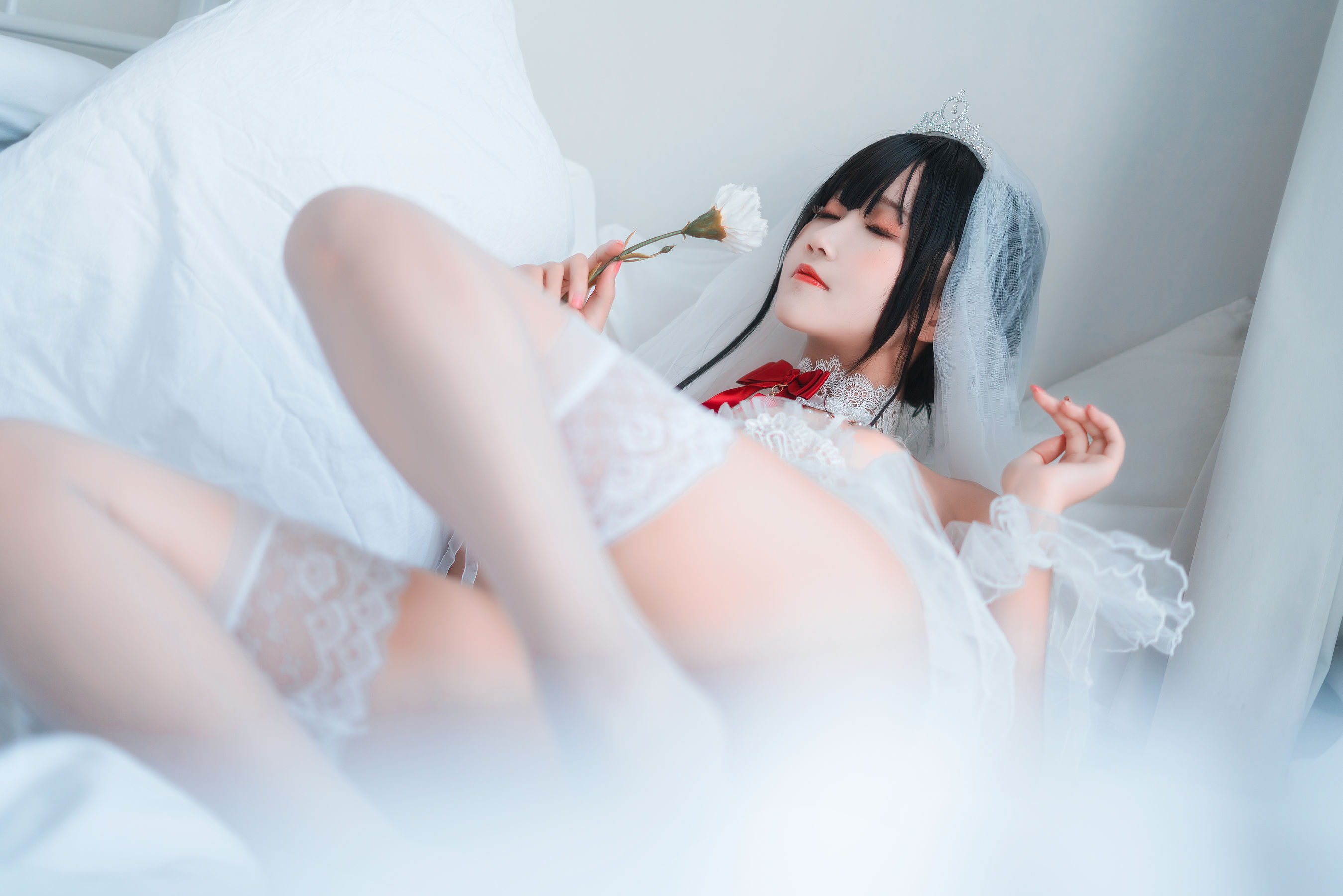 [COS福利] 微博妹子三度_69 - 婚纱孔雀翎 第6张图