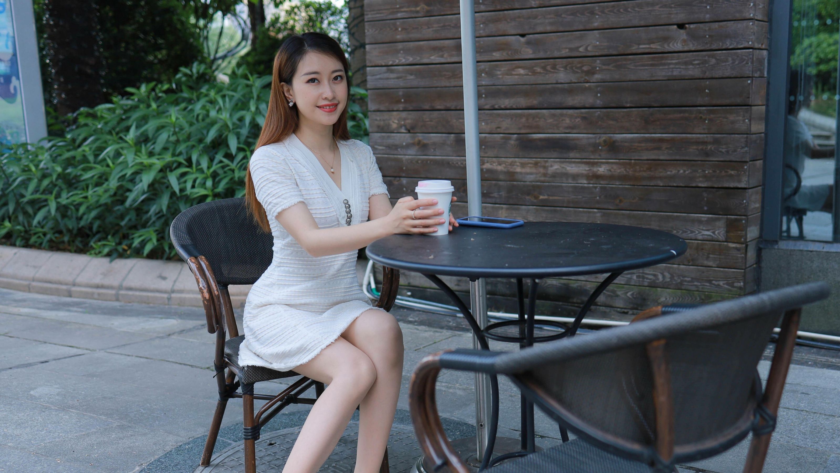 [IESS异思趣向] 丝享家 814：小婕《肉丝白裙俏佳人》 第1张图