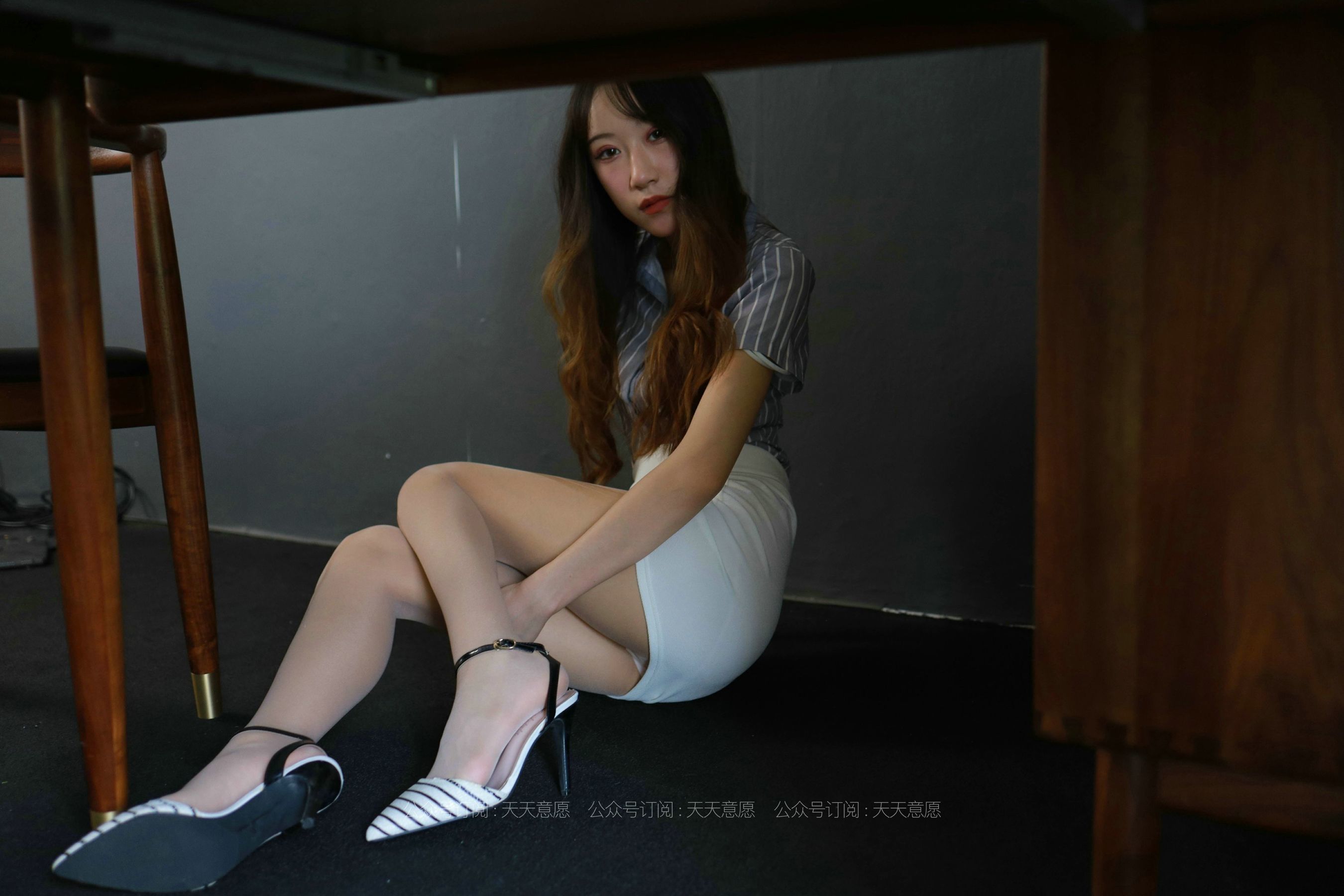 [IESS异思趣向] 丝享家829：怡怡《长腿实习生》 丝袜美腿套图 第47张图