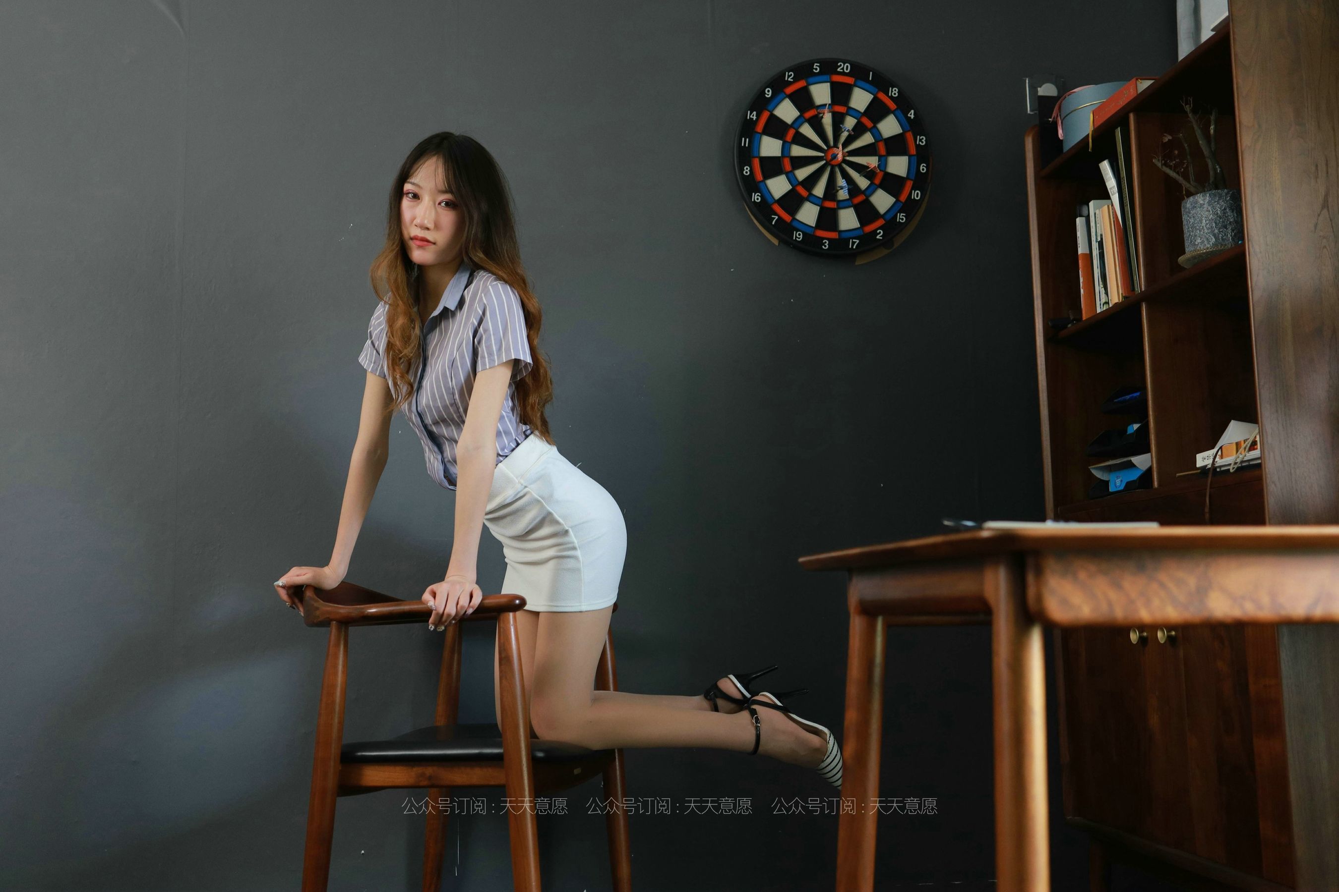 [IESS异思趣向] 丝享家829：怡怡《长腿实习生》 丝袜美腿套图 第66张图
