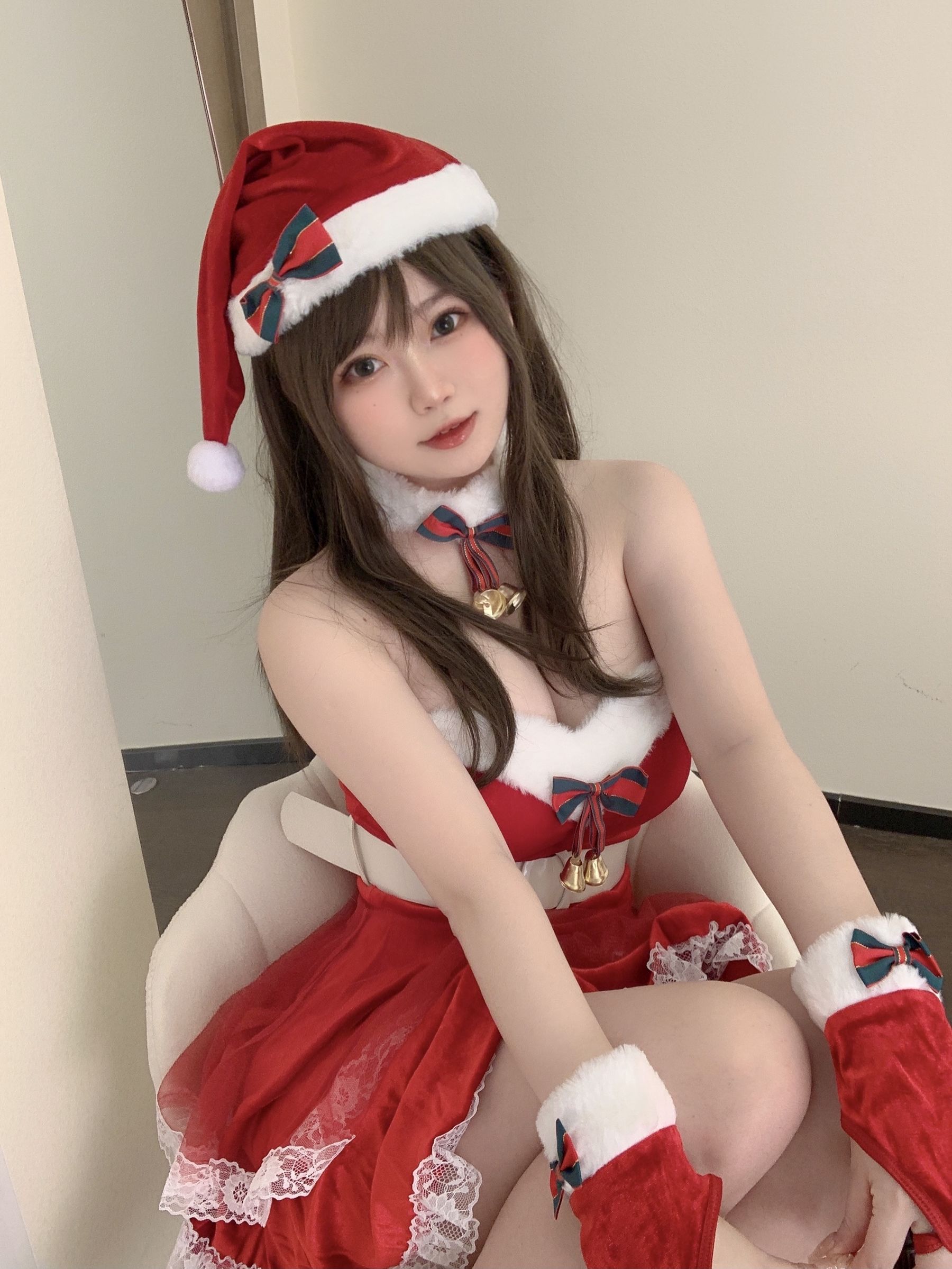 [网红COS] 蜜桃少女是依酱呀 - 2021圣诞特辑 第13张图
