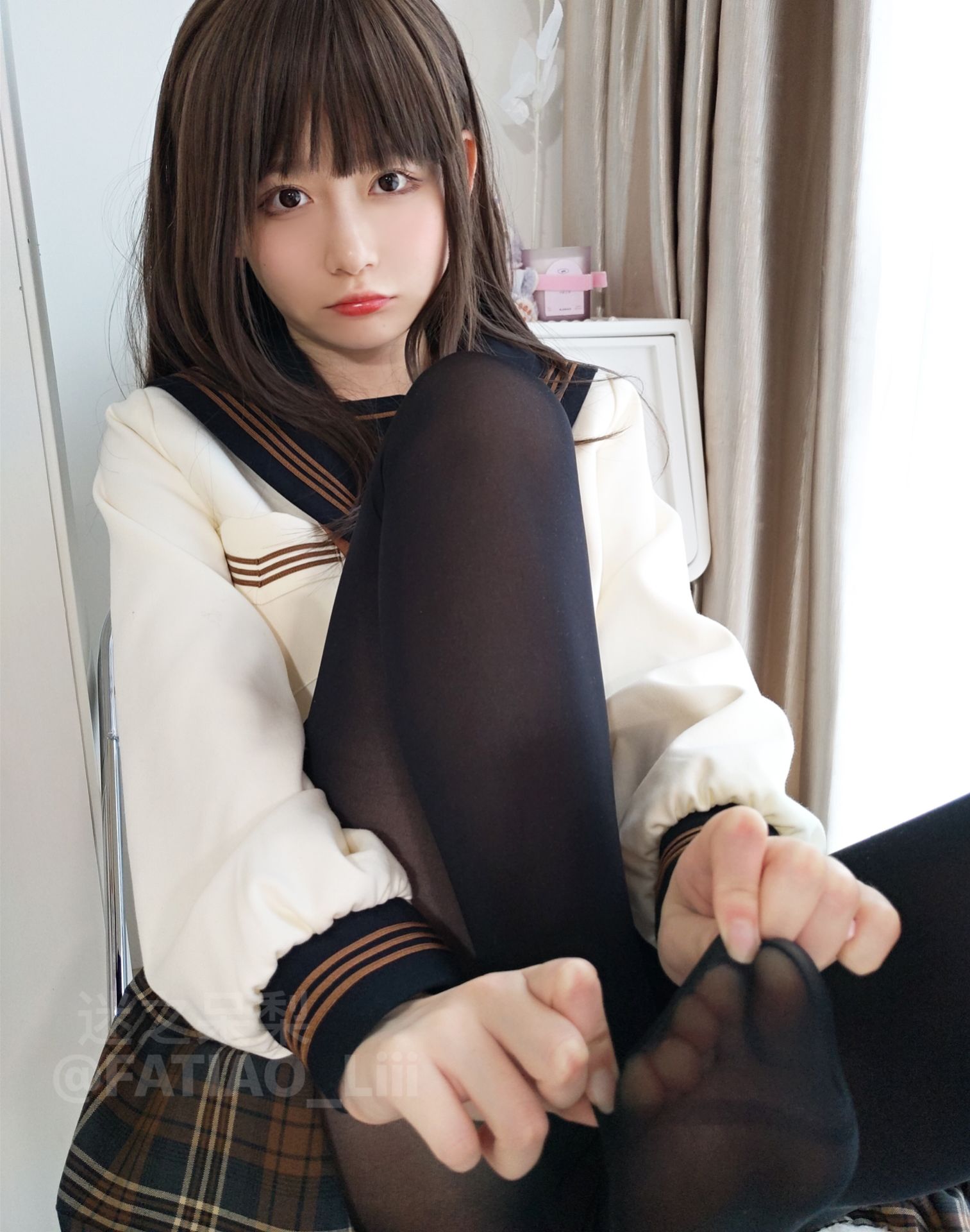 [福利COS] 迷之呆梨(发条少女)[fantia] - 黒いタイツをはいている 第4张图