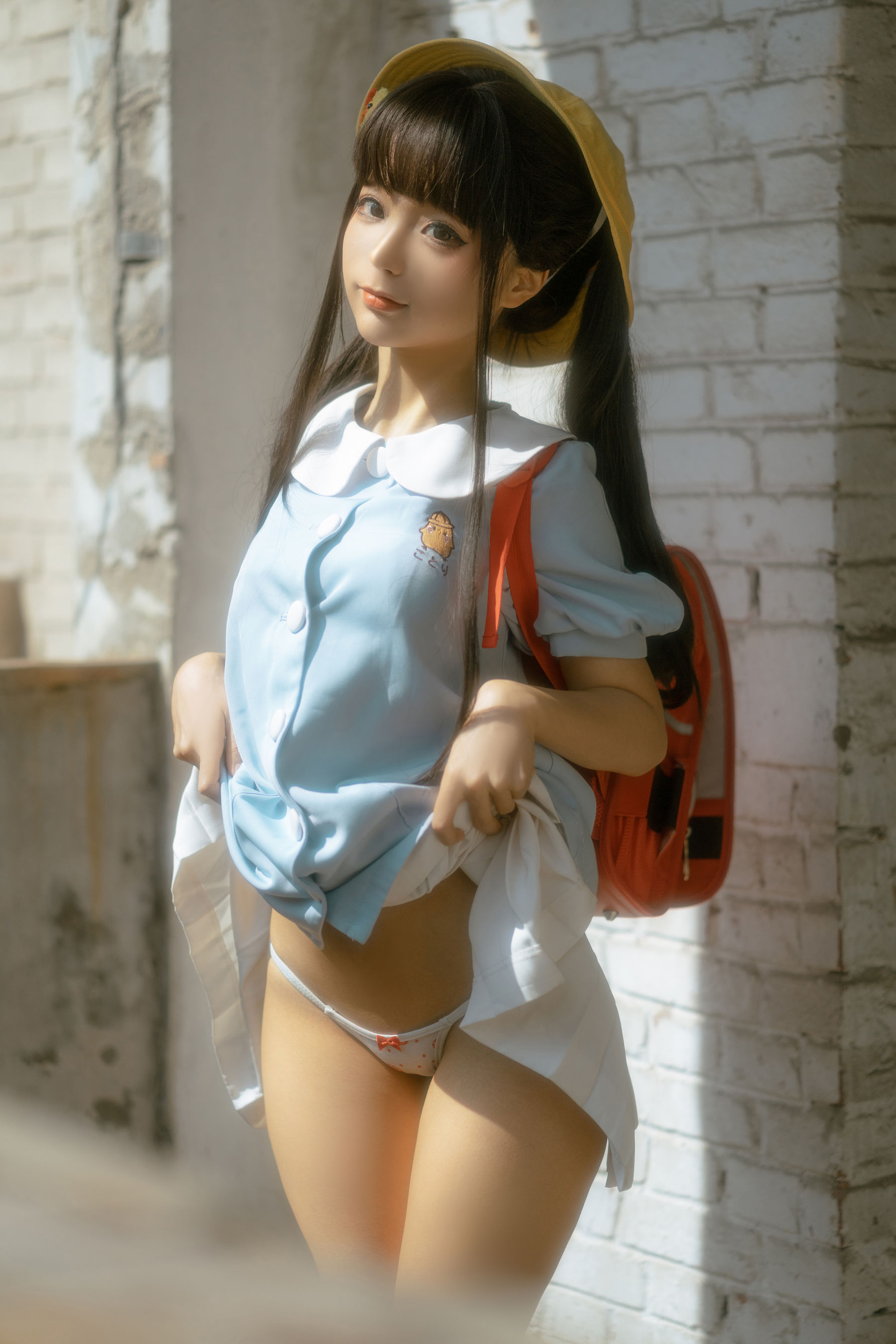 [福利COS] 动漫博主蠢沫沫 - 小黄帽 绅士版 第12张图
