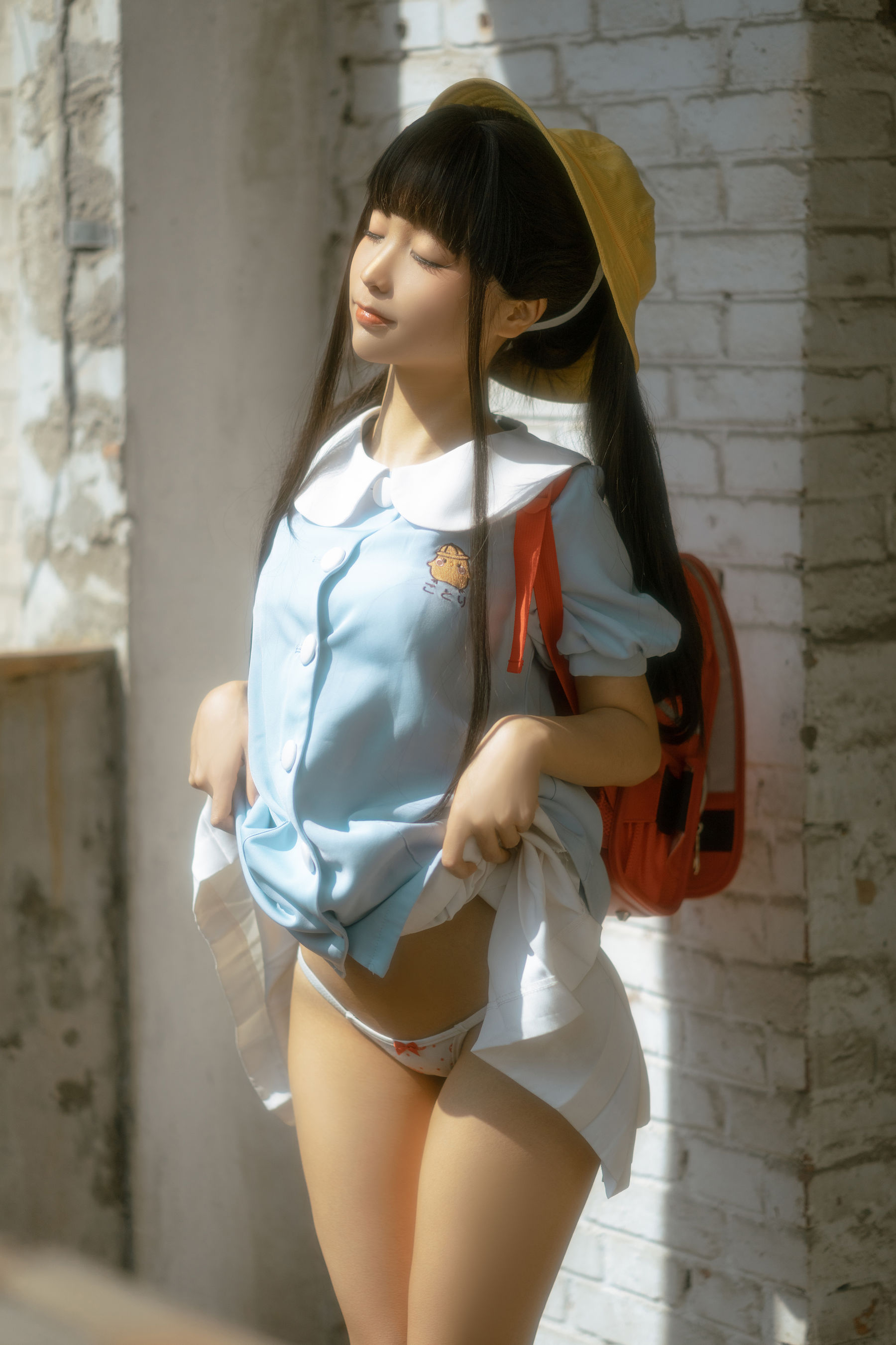 [福利COS] 动漫博主蠢沫沫 - 小黄帽 绅士版 第13张图