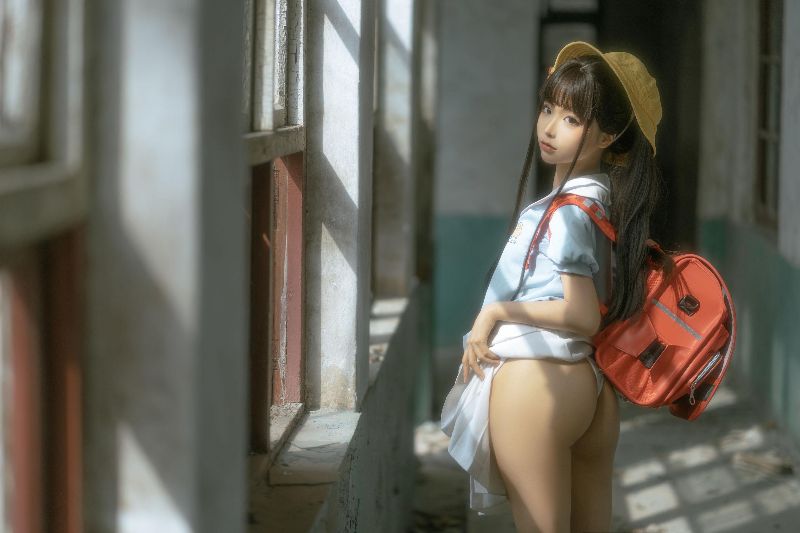 [福利COS] 动漫博主蠢沫沫 - 小黄帽 绅士版 第63张图