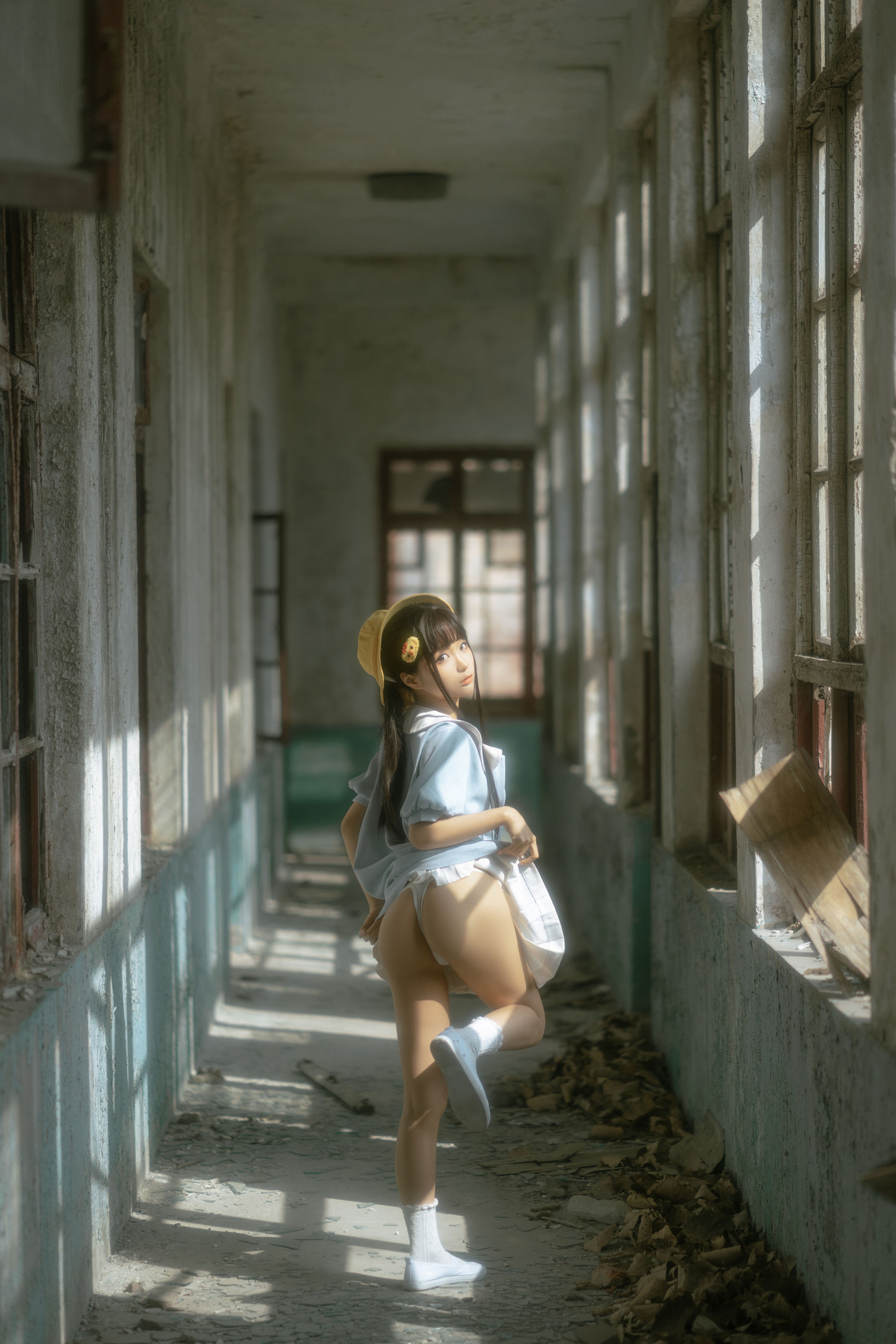 [福利COS] 动漫博主蠢沫沫 - 小黄帽 绅士版 第71张图