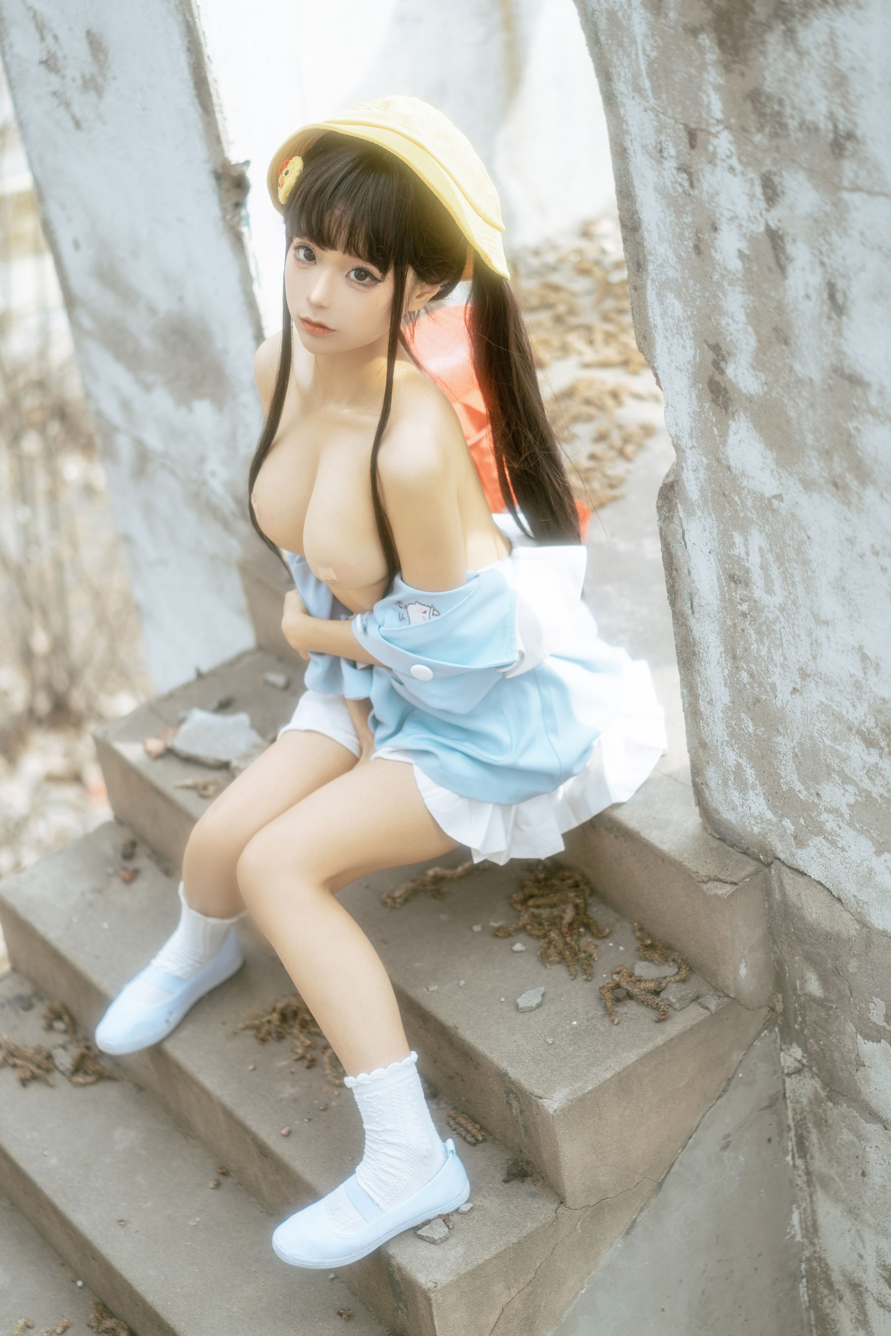 [福利COS] 动漫博主蠢沫沫 - 小黄帽 绅士版 第89张图