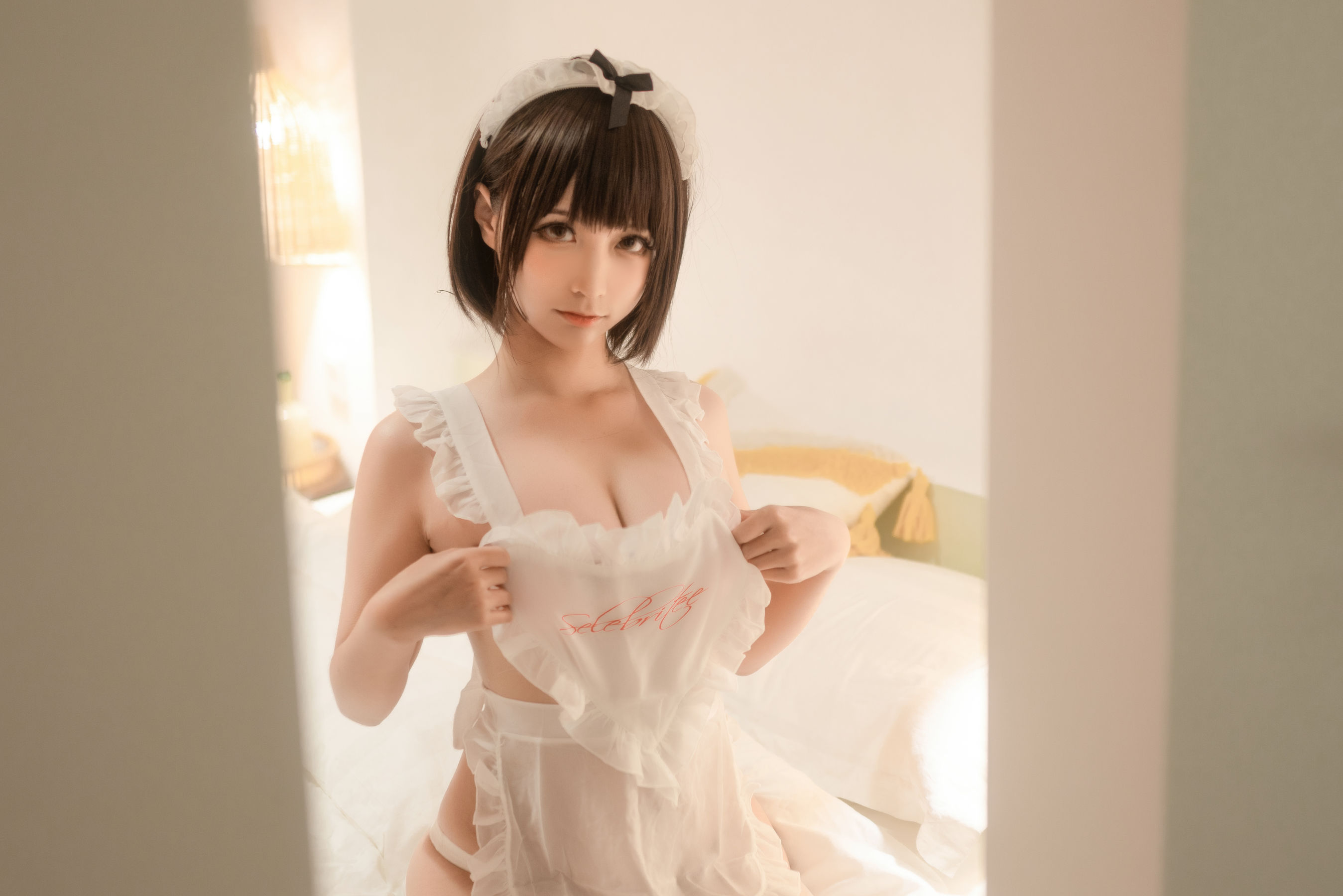 [福利COS] 动漫博主蠢沫沫 - 爱心围裙 第1张图