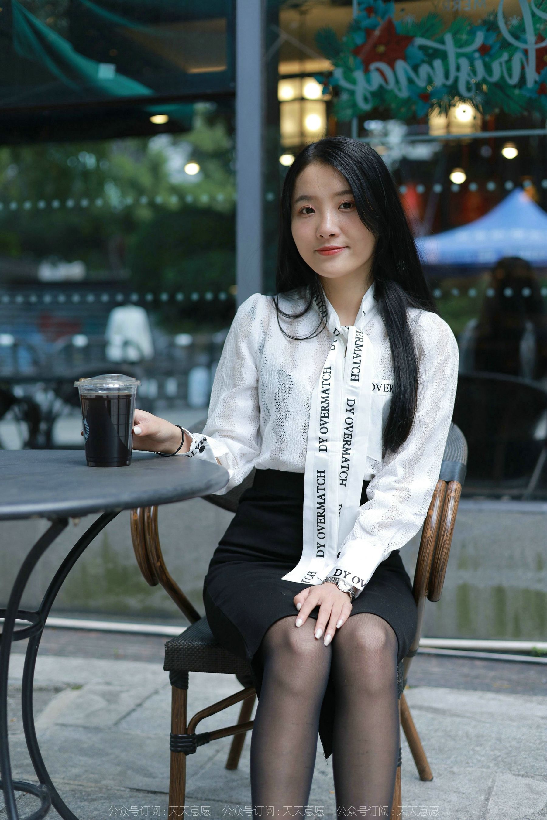 [异思趣向IESS] 模特 婉萍 《性感OL窄裙》 第14张图