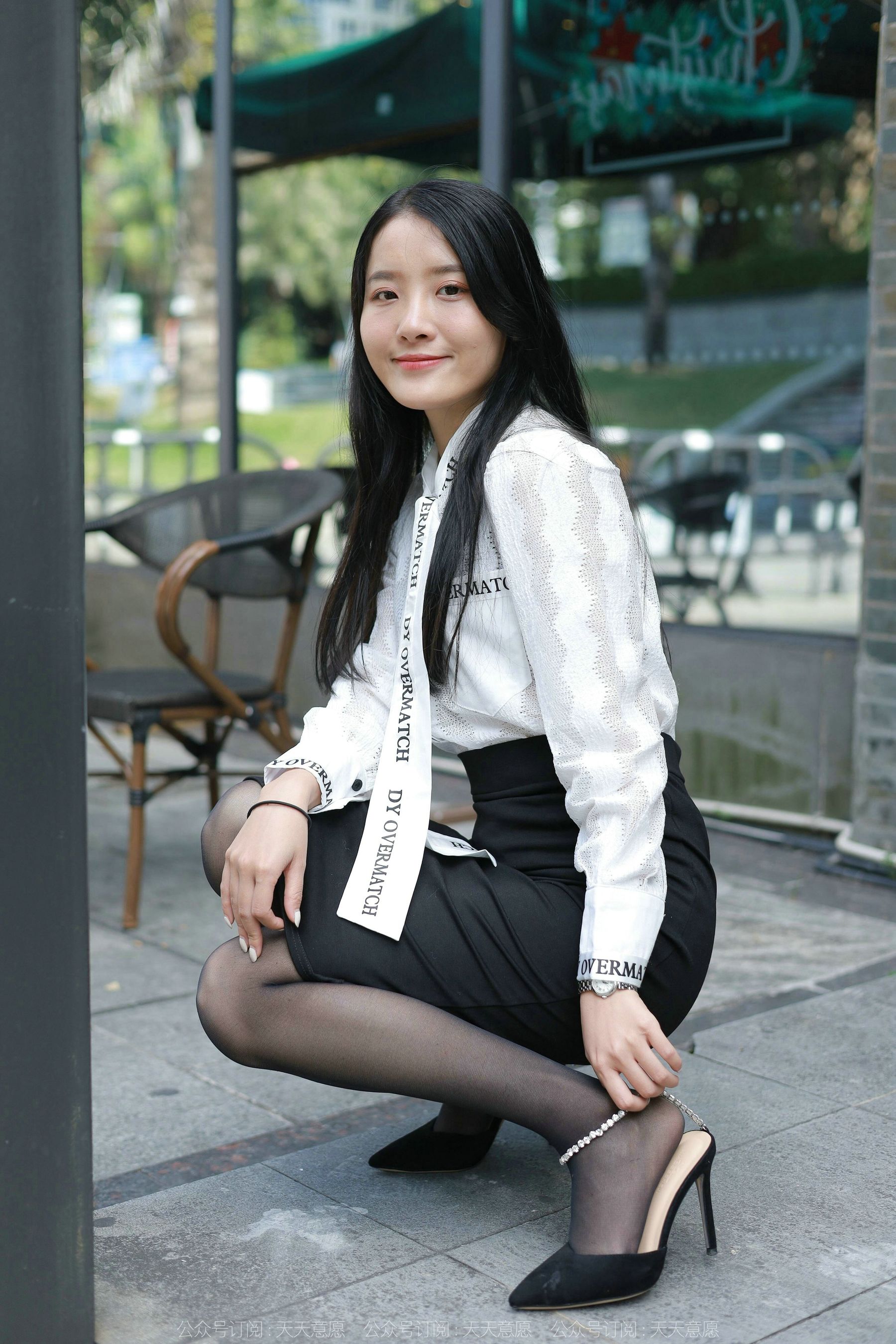 [异思趣向IESS] 模特 婉萍 《性感OL窄裙》 第28张图