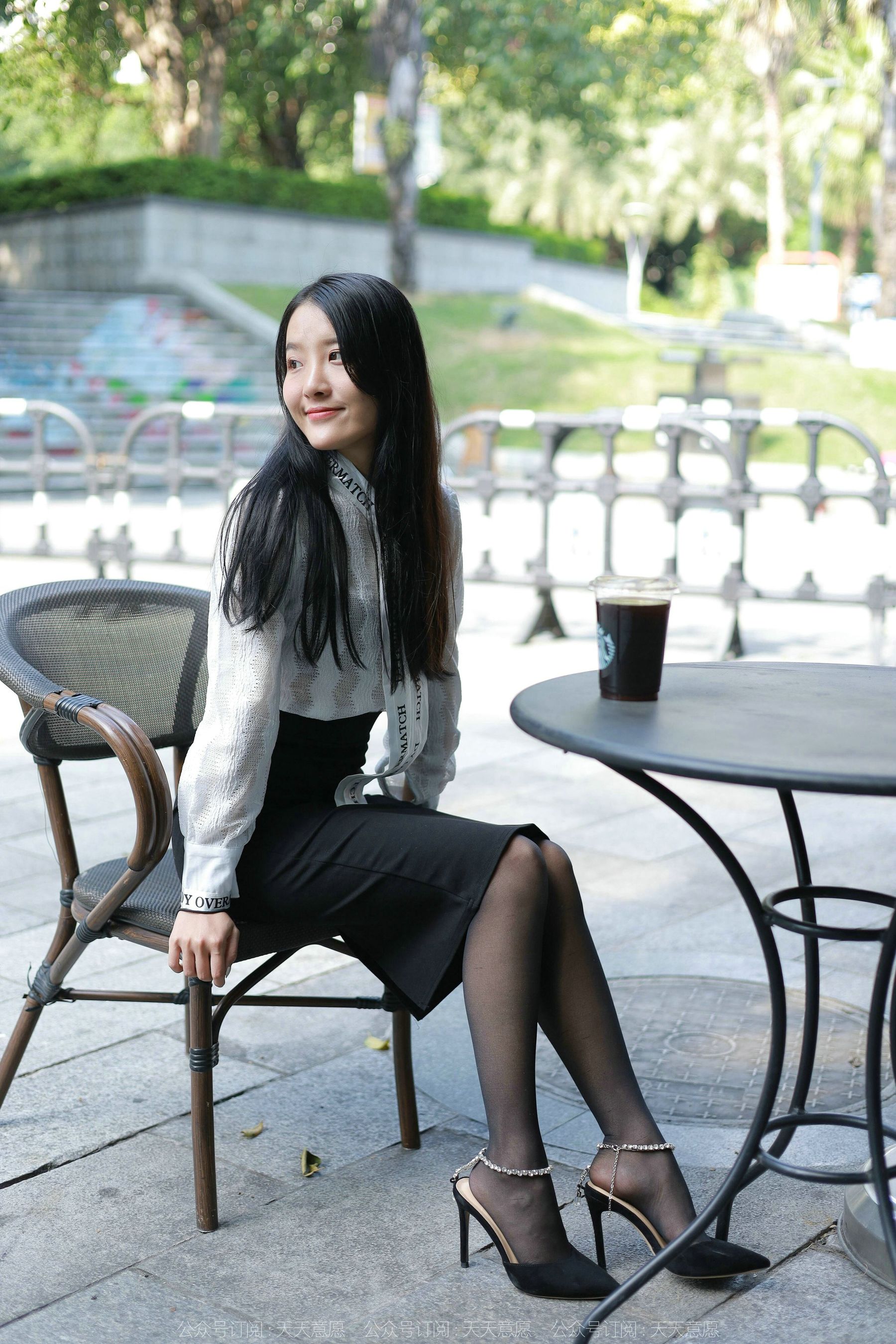 [异思趣向IESS] 模特 婉萍 《性感OL窄裙》 第39张图