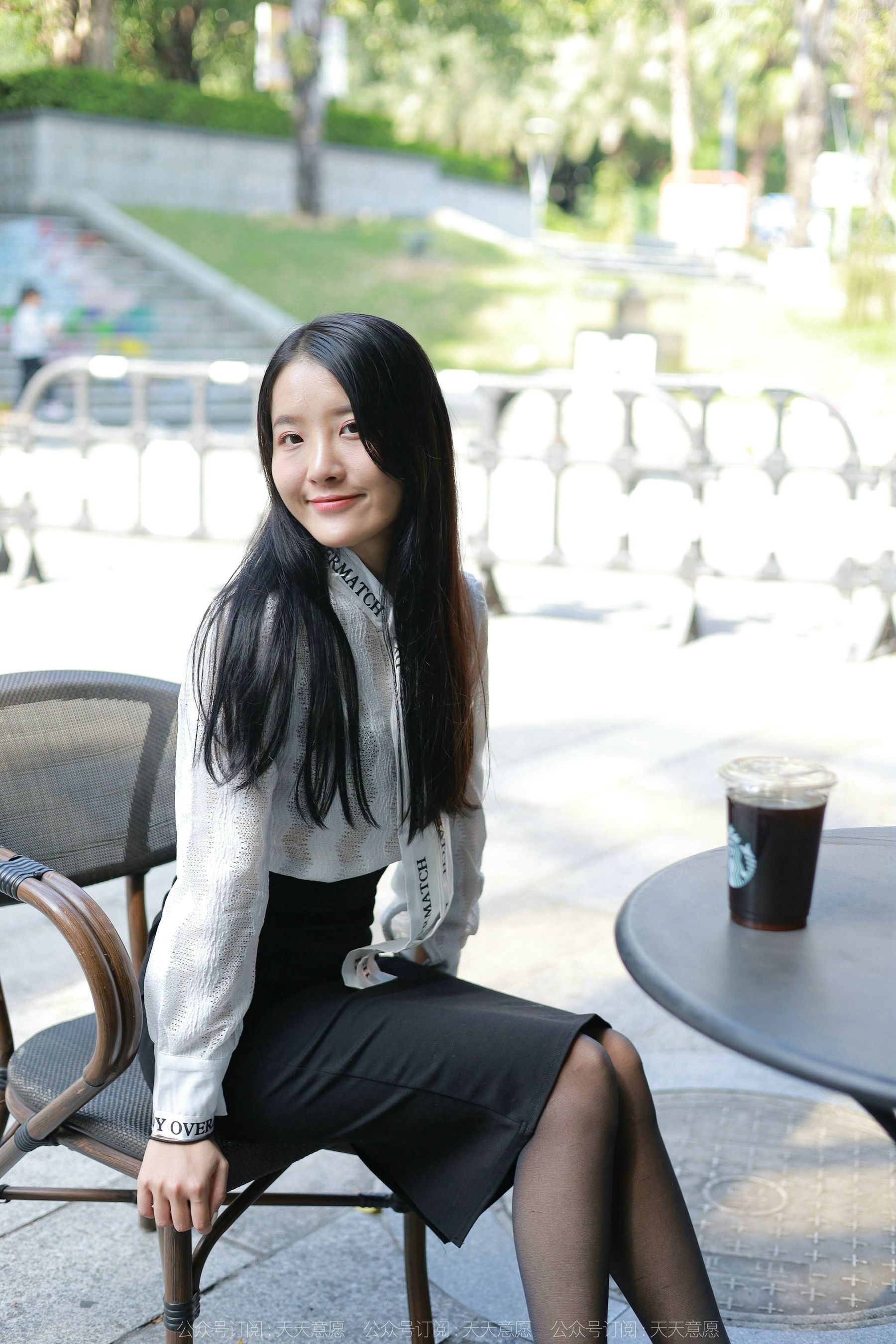 [异思趣向IESS] 模特 婉萍 《性感OL窄裙》 第40张图