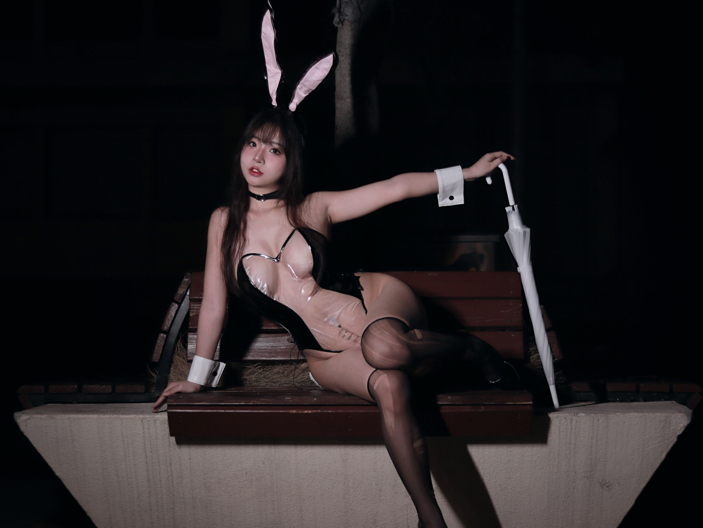 [福利COS] yuuhui玉汇 - 雨中透明兔女郎 第31张图